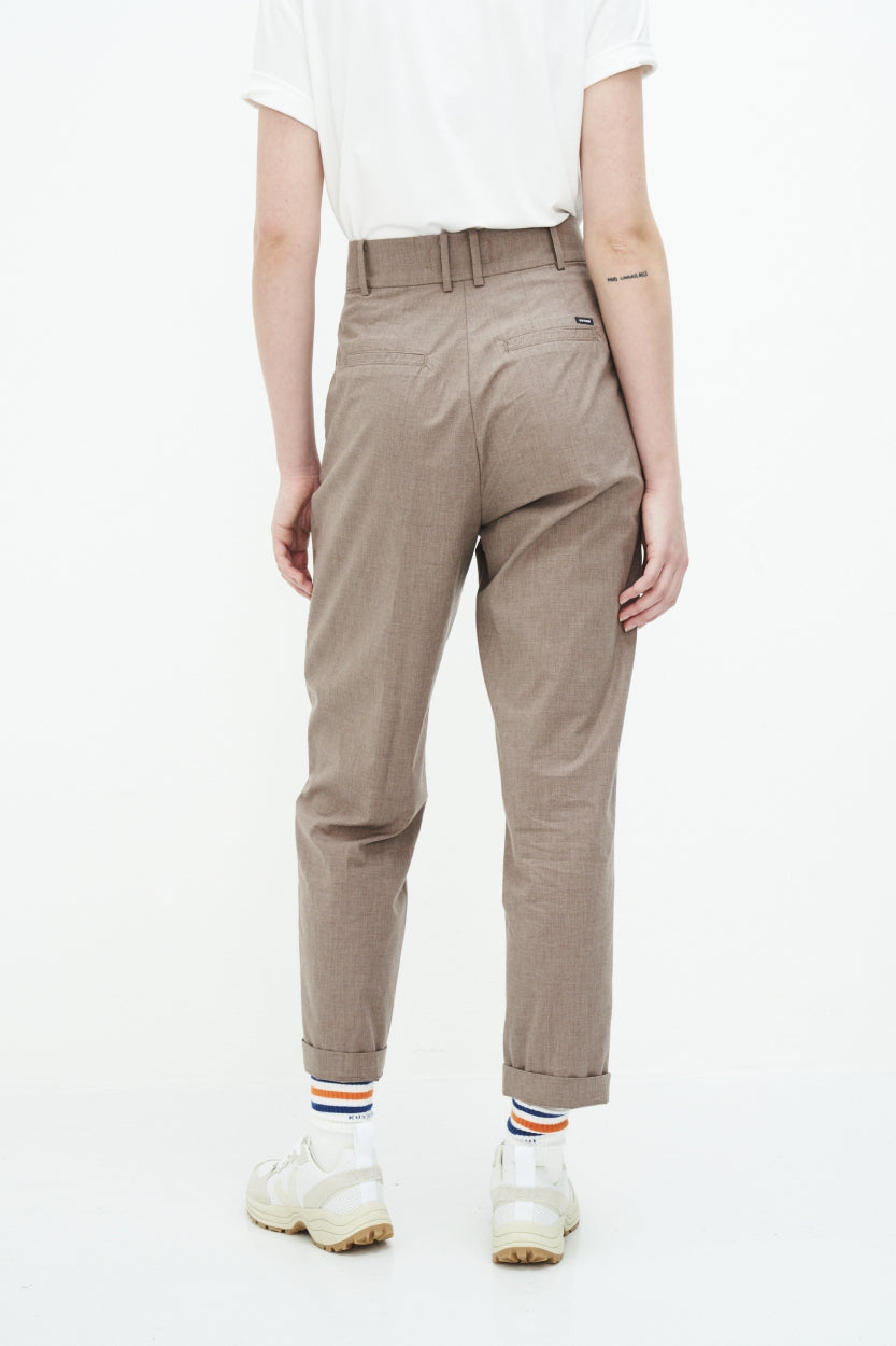 Chino - Hose Mila in beige aus 100% Bio - Baumwolle von Kuyichi