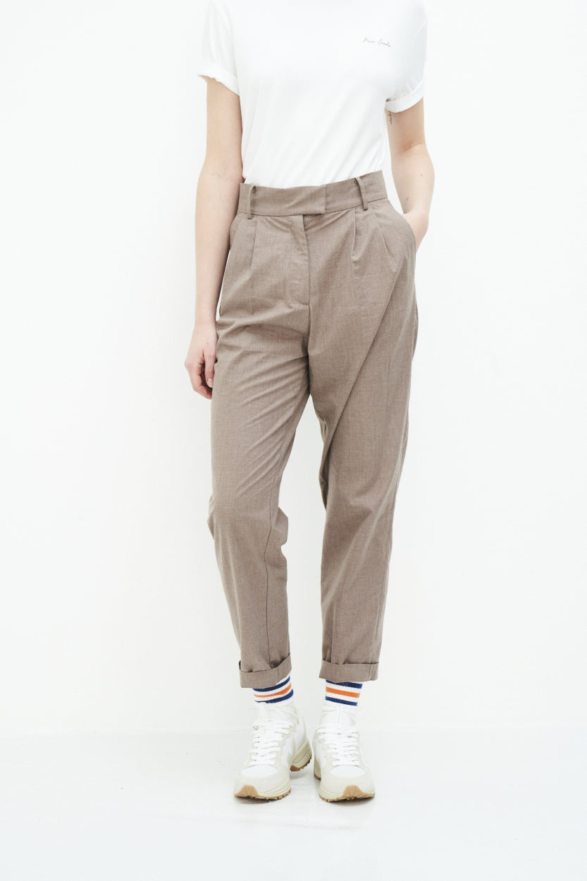 Chino - Hose Mila in beige aus 100% Bio - Baumwolle von Kuyichi