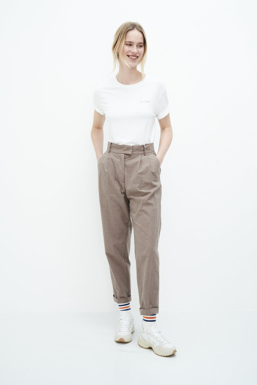 Chino - Hose Mila in beige aus 100% Bio - Baumwolle von Kuyichi
