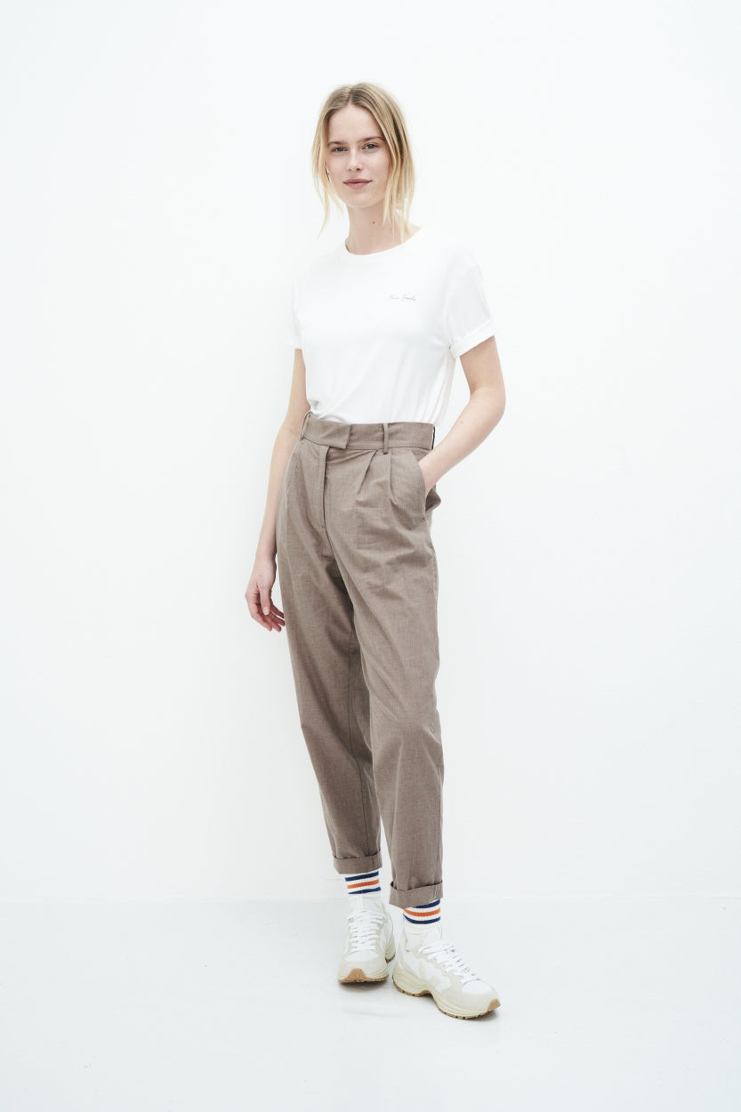 Chino - Hose Mila in beige aus 100% Bio - Baumwolle von Kuyichi