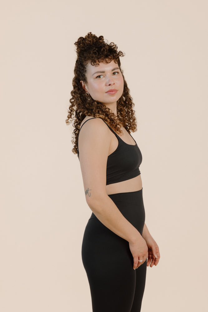 Schwarzes Top LOCA aus recyceltem Polyamid von PURA Clothing