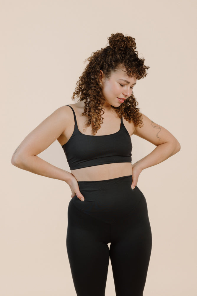 Schwarzes Top LOCA aus recyceltem Polyamid von PURA Clothing