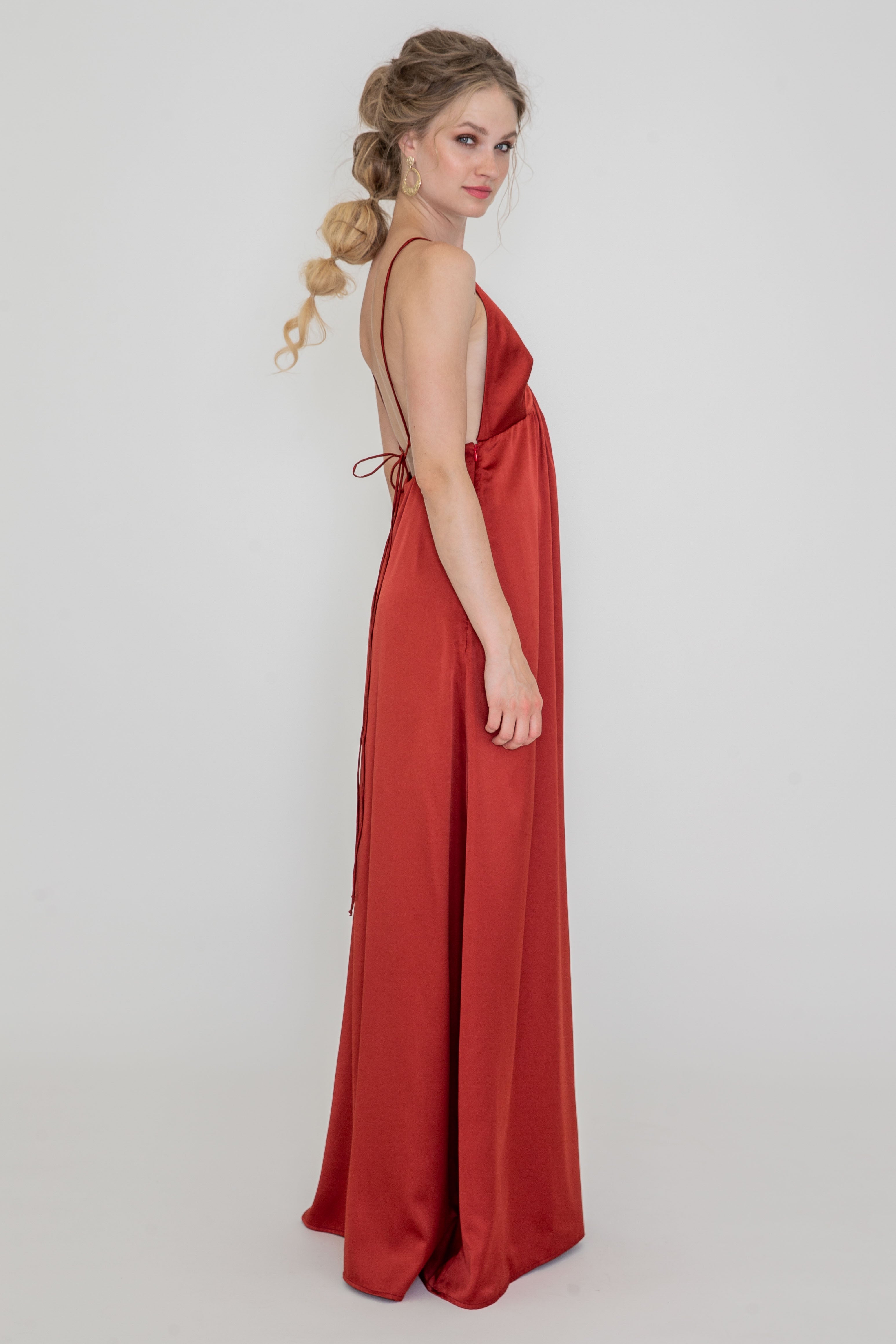Kleid ANNABELLE aus 100% recycelten Plastikflaschen von S A N I K A I Made-to-Order