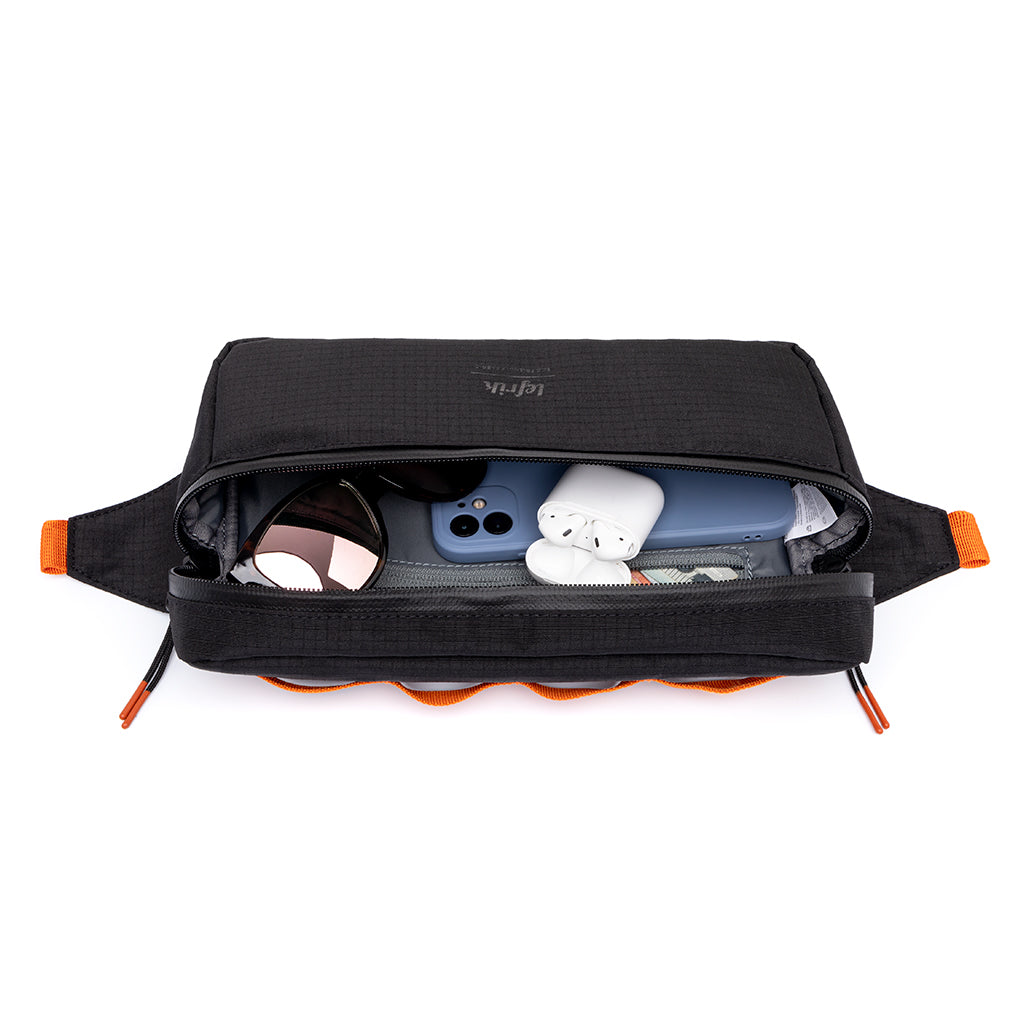 Black Vandra bike bag made from recycled PET from Lefrik