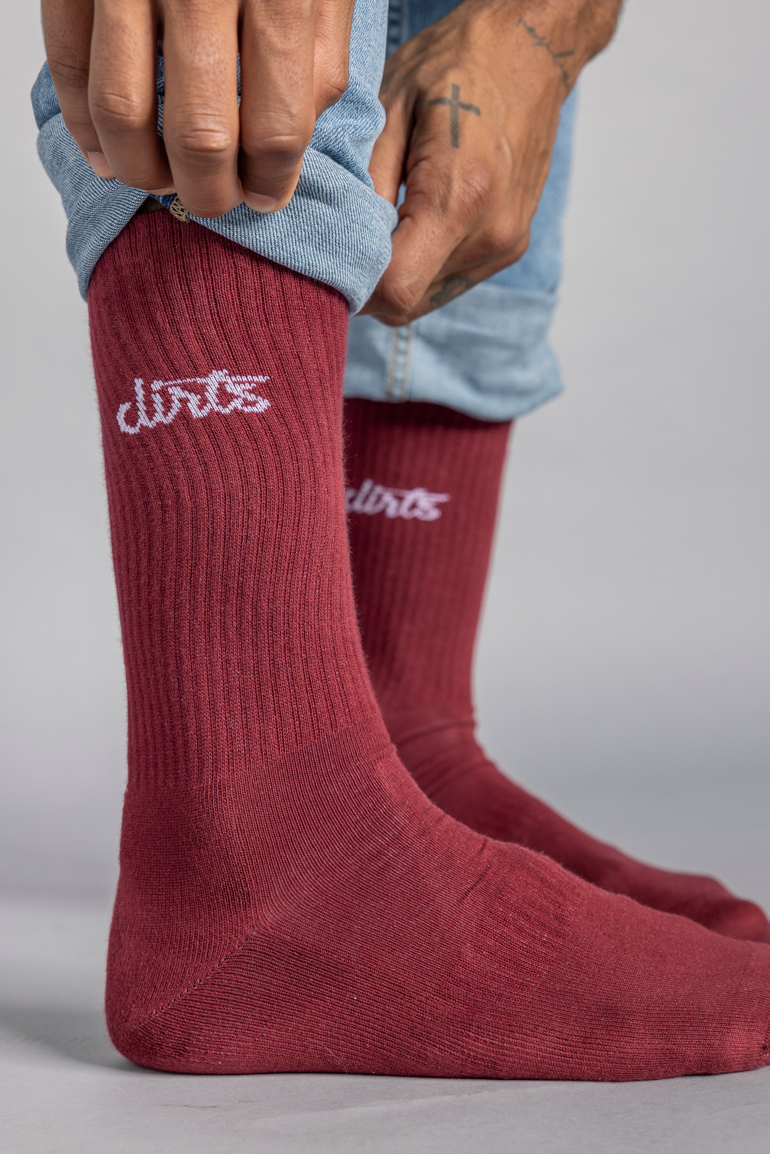 Dunkel-rote Socken Classic Logo aus Bio-Baumwolle von DIRTS