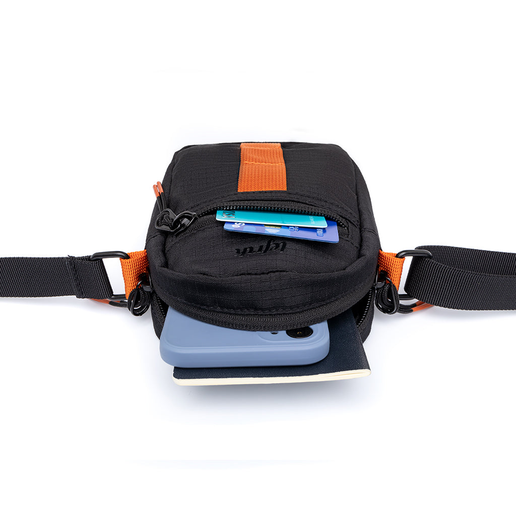 Black Vandra shoulder bag made from recycled PET from Lefrik