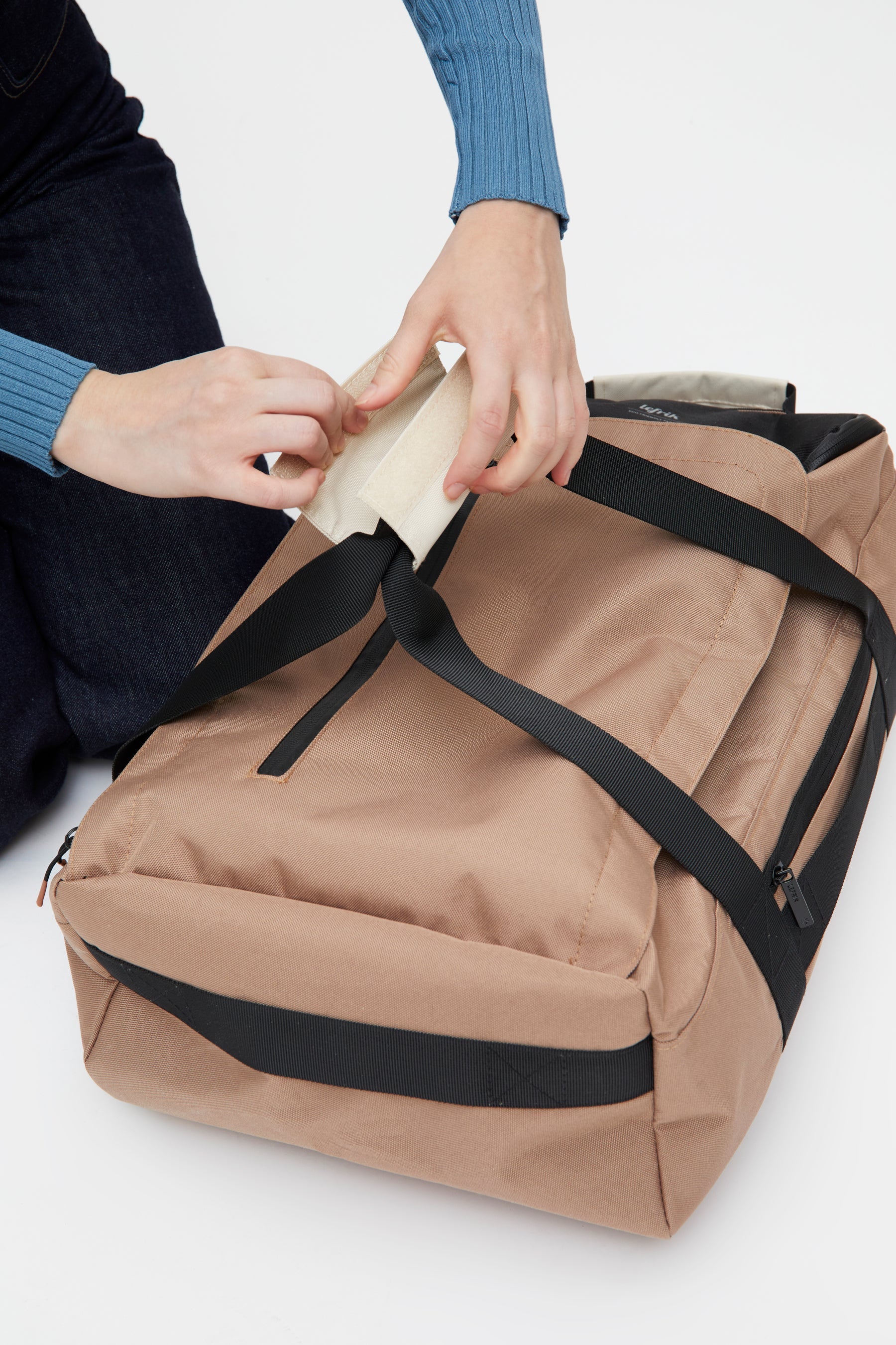 Hellbrauner Reiserucksack Wanderer aus recyceltem PET von Lefrik