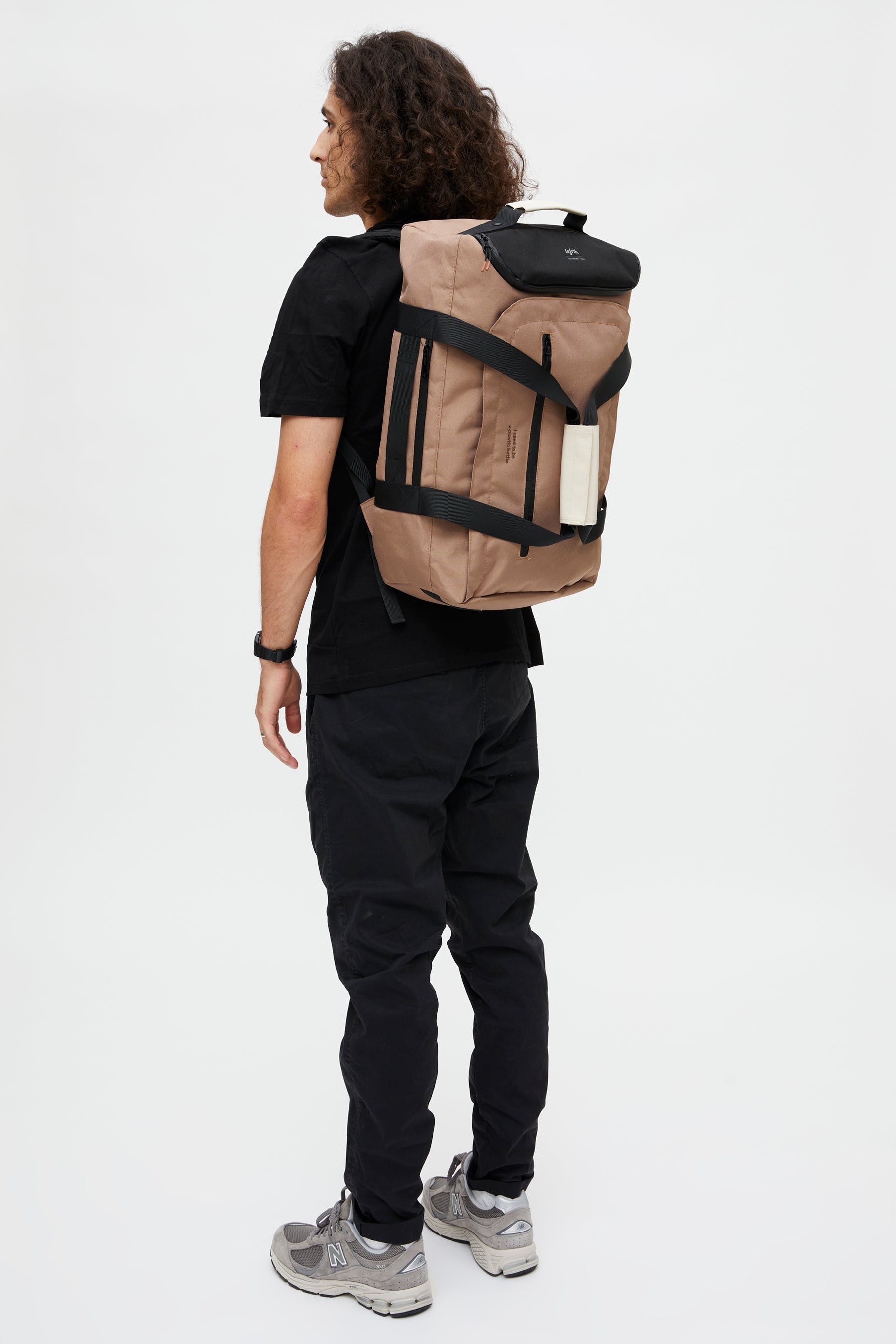Hellbrauner Reiserucksack Wanderer aus recyceltem PET von Lefrik