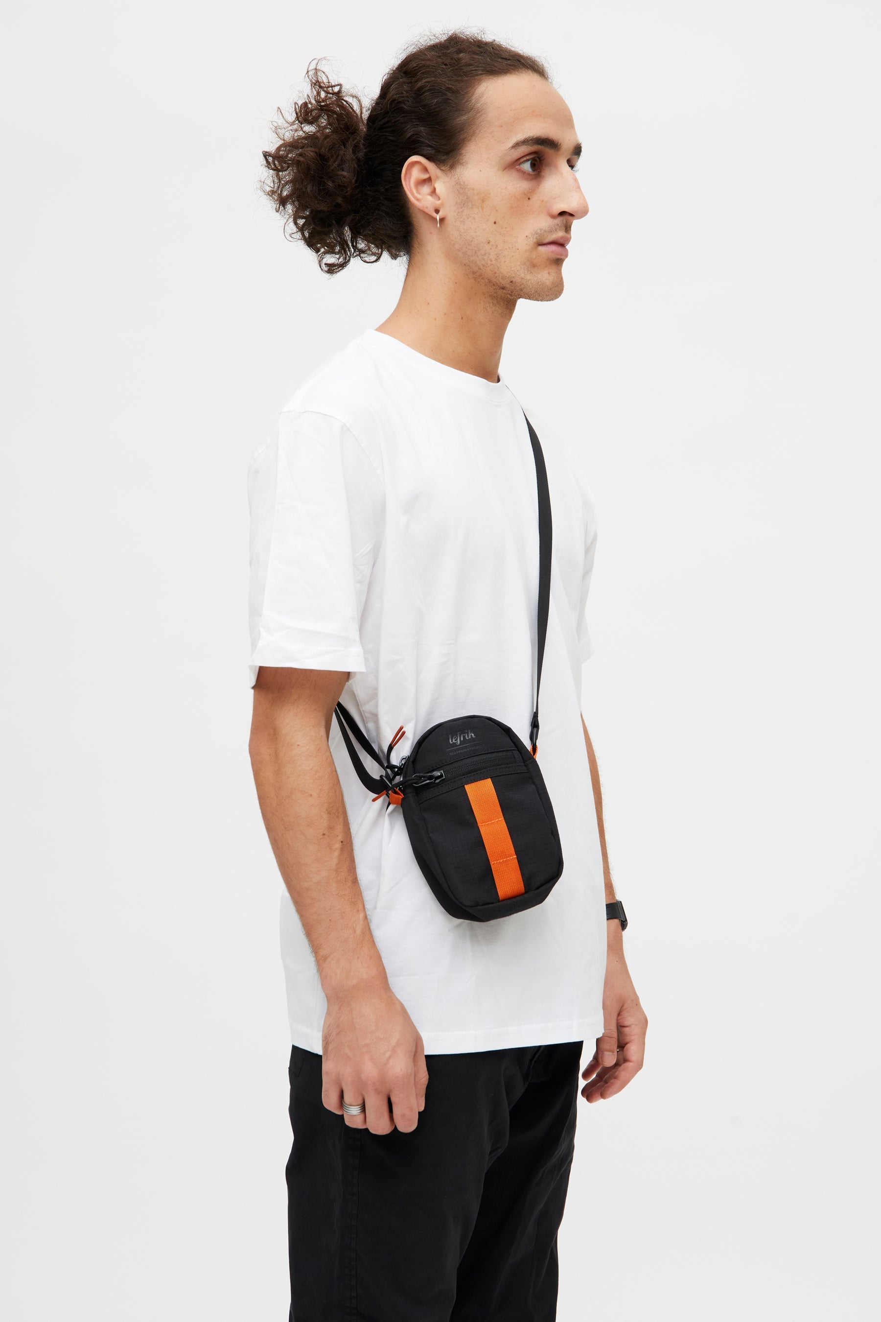Black Vandra shoulder bag made from recycled PET from Lefrik