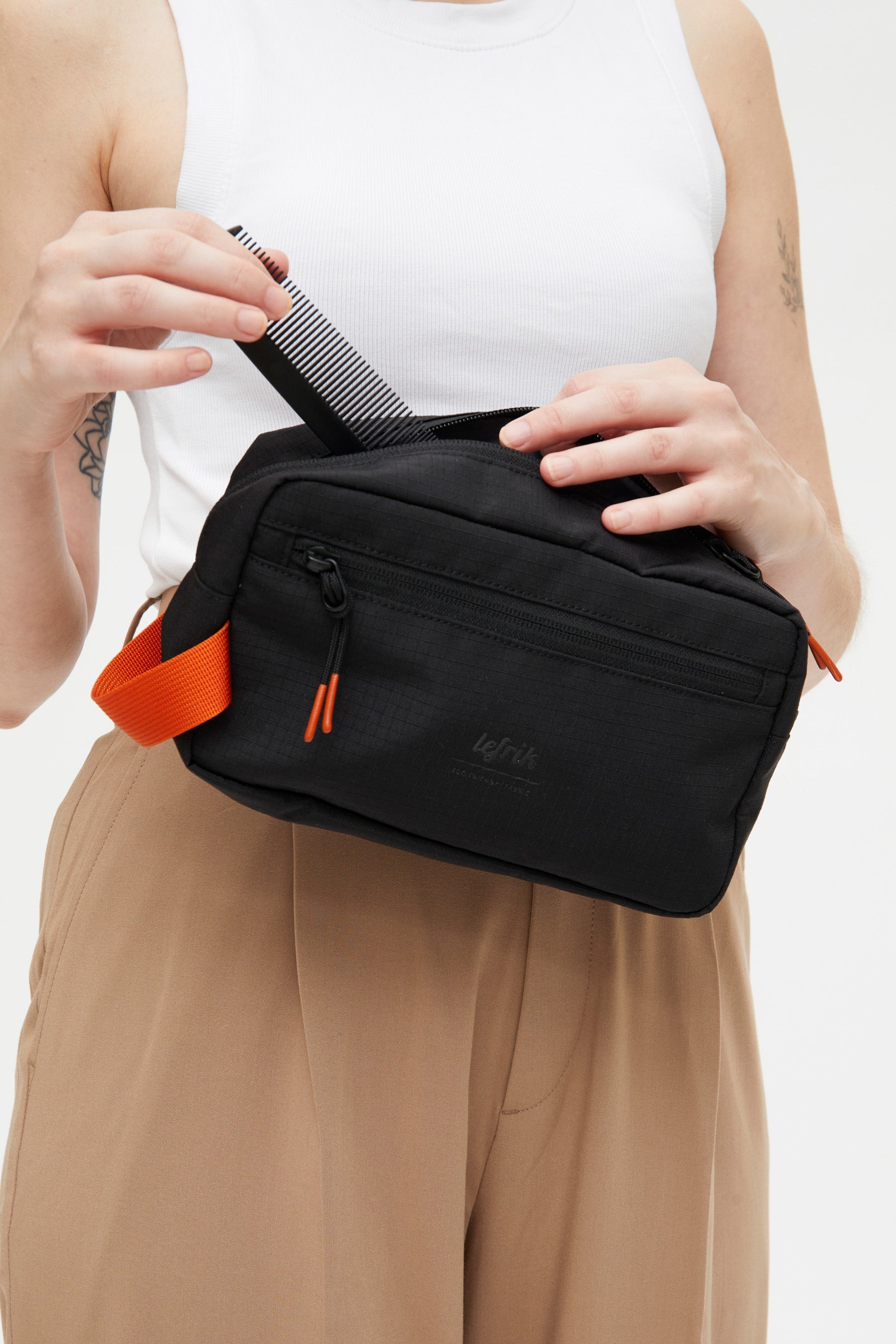 Black cosmetic bag NEO Lithe Vandra made from recycled PET from Lefrik