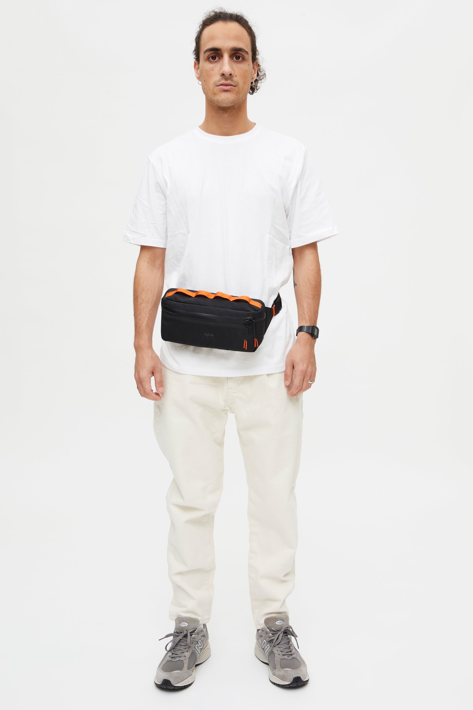 Black Vandra bike bag made from recycled PET from Lefrik