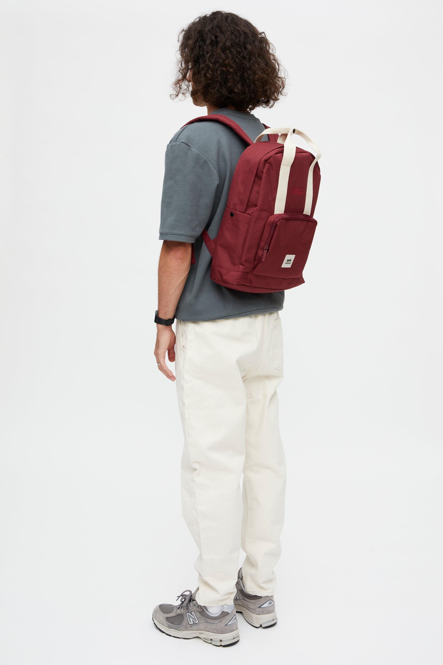 Dunkel-roter Rucksack Capsule (15l) aus recycelten PET-Plastikflaschen von Lefrik