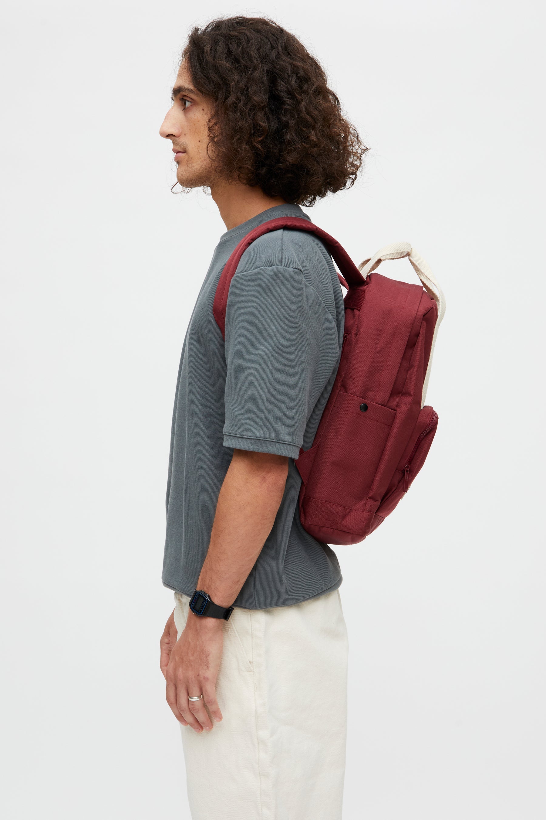 Dunkel-roter Rucksack Capsule (15l) aus recycelten PET-Plastikflaschen von Lefrik
