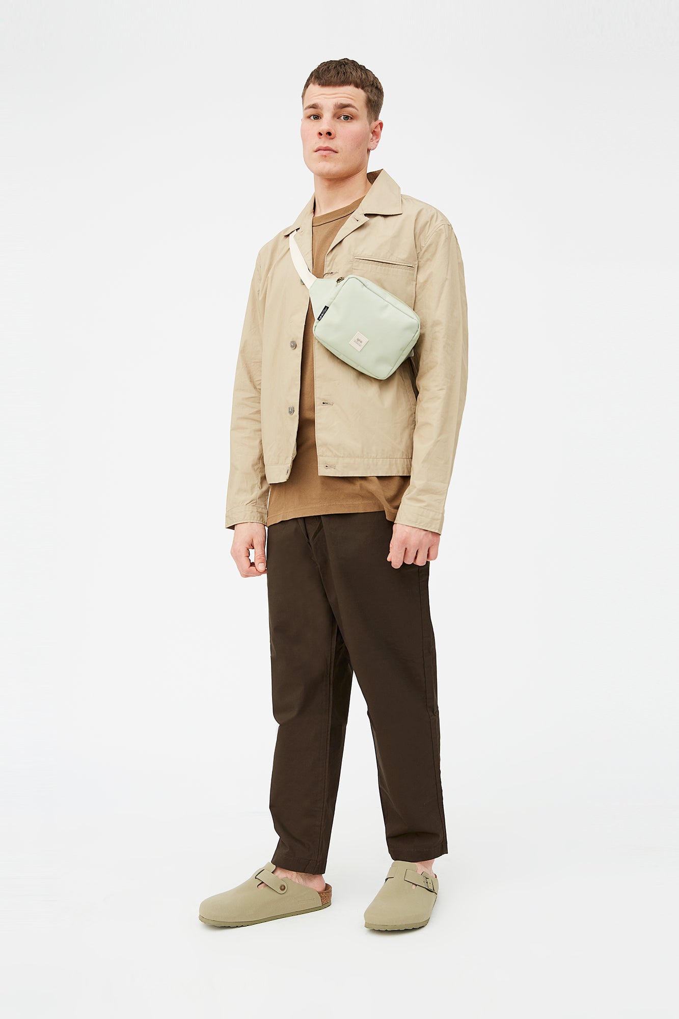 Hellgrüne Bauchtasche Reef Crossbody aus recyceltem PET von Lefrik