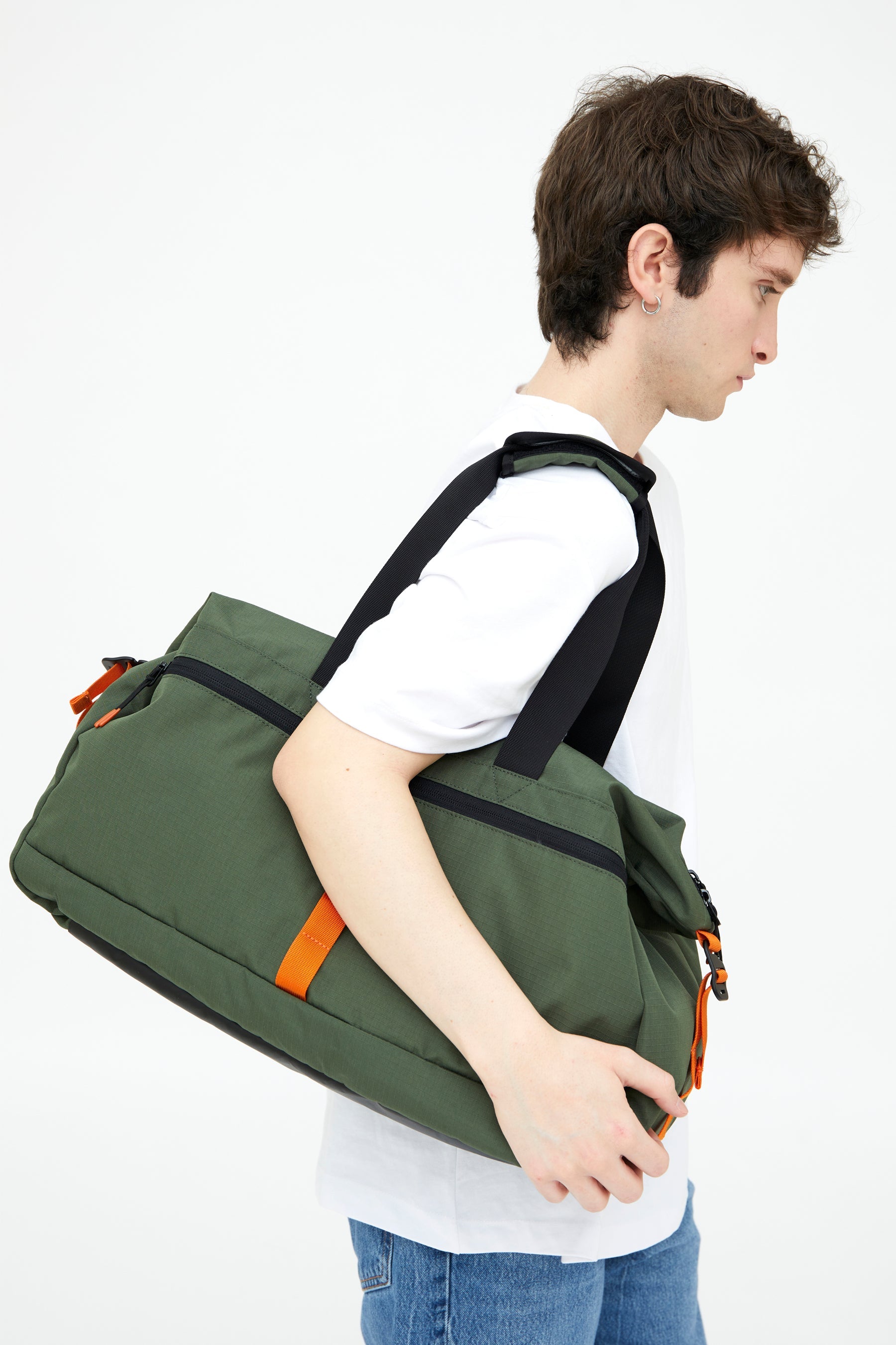 Green Vandra travel bag made from recycled PET from Lefrik