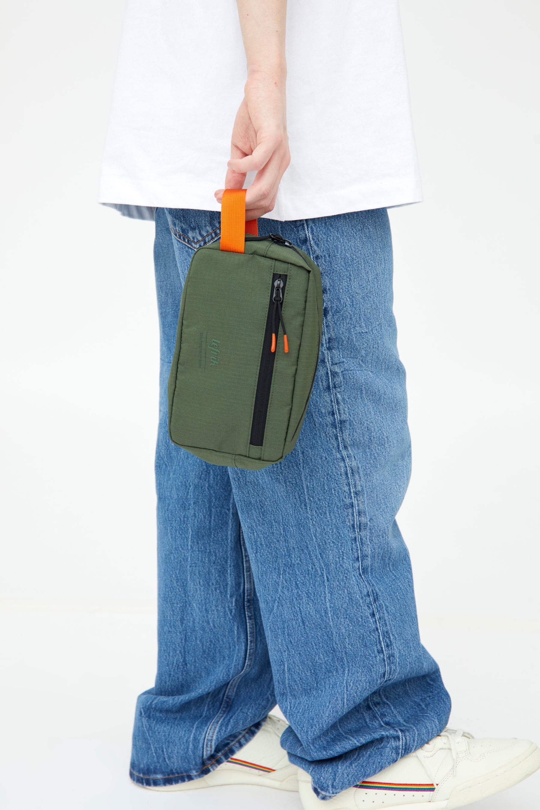 Green cosmetic bag NEO Lithe Vandra made from recycled PET from Lefrik