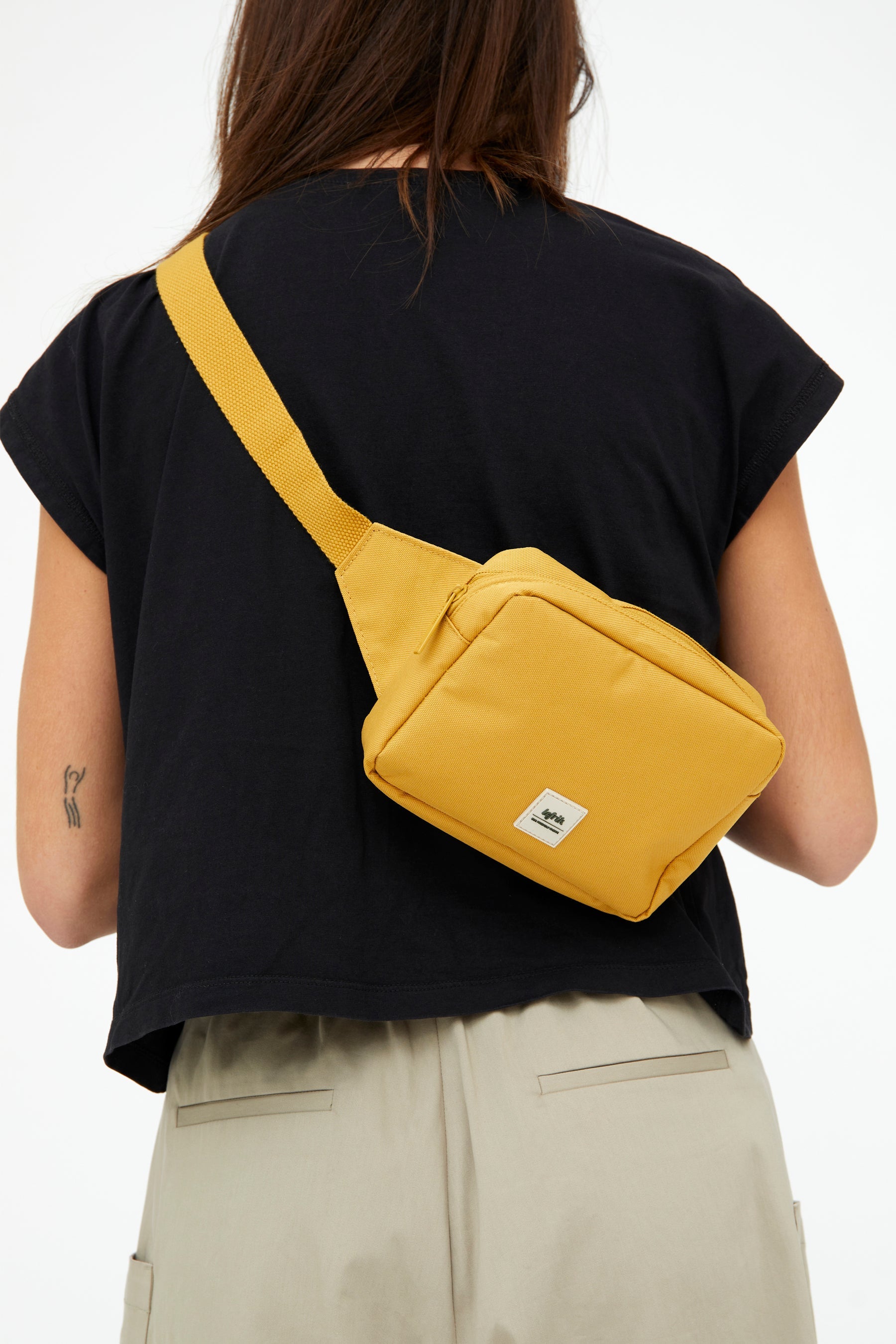 Gelbe Bauchtasche Reef Crossbody aus recyceltem PET von Lefrik
