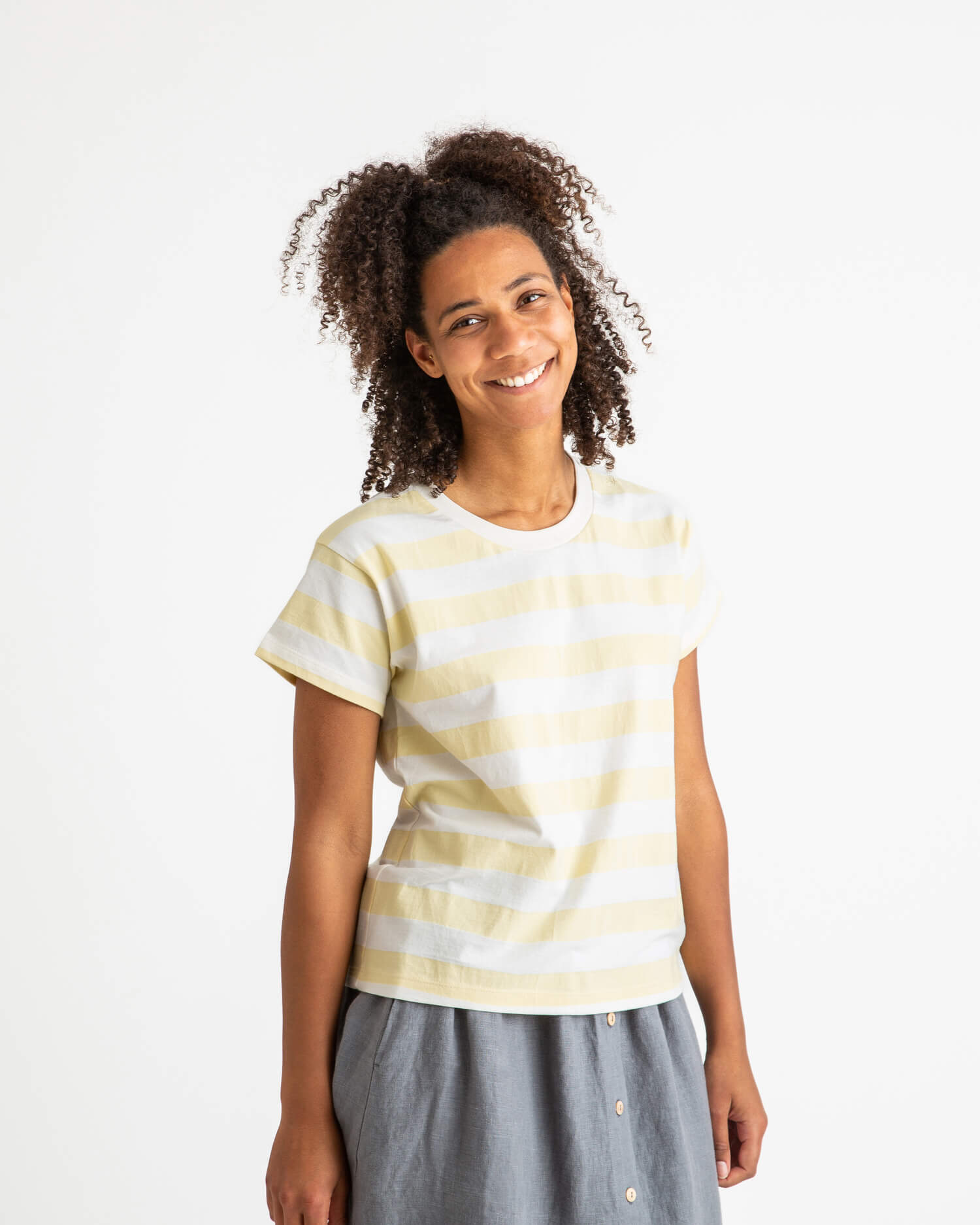 Gelb-weiss gestreiftes T-Shirt aus 100% Bio-Baumwolle von Matona