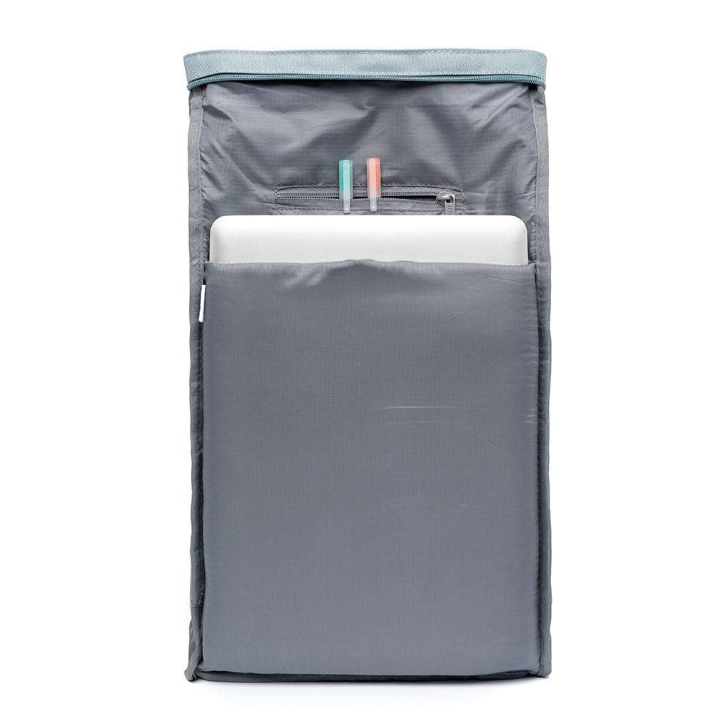 Hellblauer Rucksack Roll Mini aus recyceltem PET von Lefrik