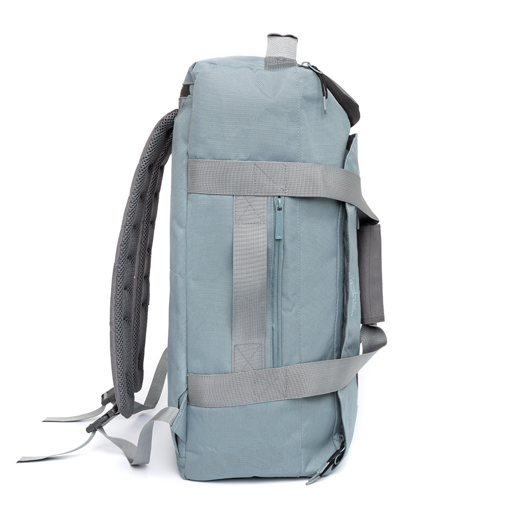 Hellblauer Reiserucksack Wanderer aus recyceltem PET von Lefrik
