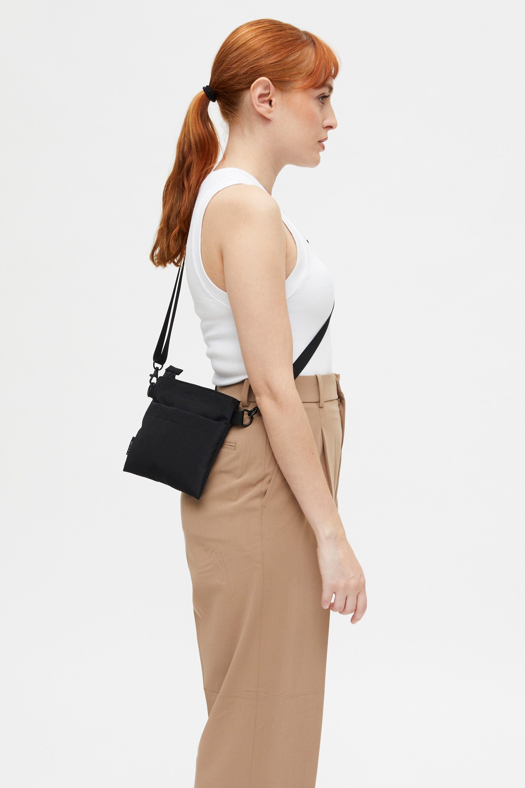 Black Arizona Vandra shoulder bag made from recycled PET by Lefrik