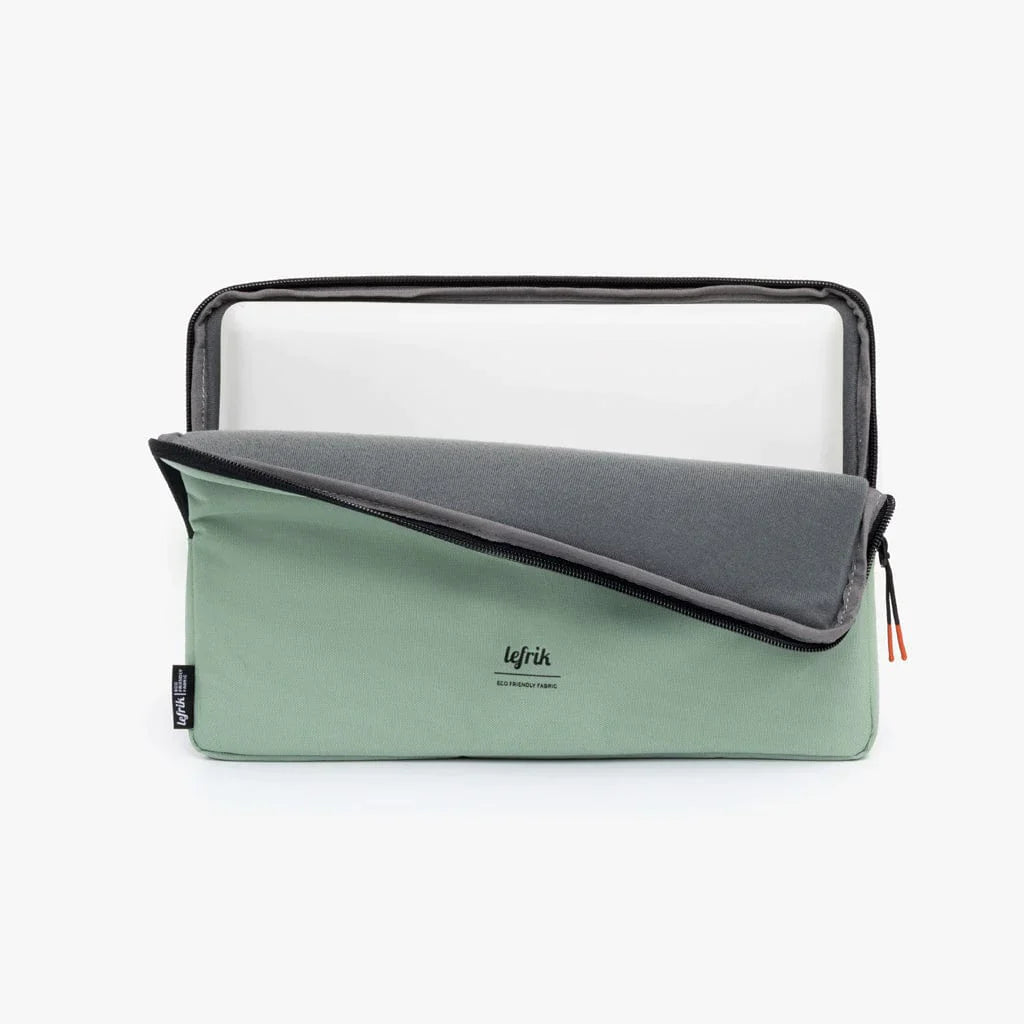 Grüne Laptoptasche Capture Sage aus recyceltem PET von Lefrik
