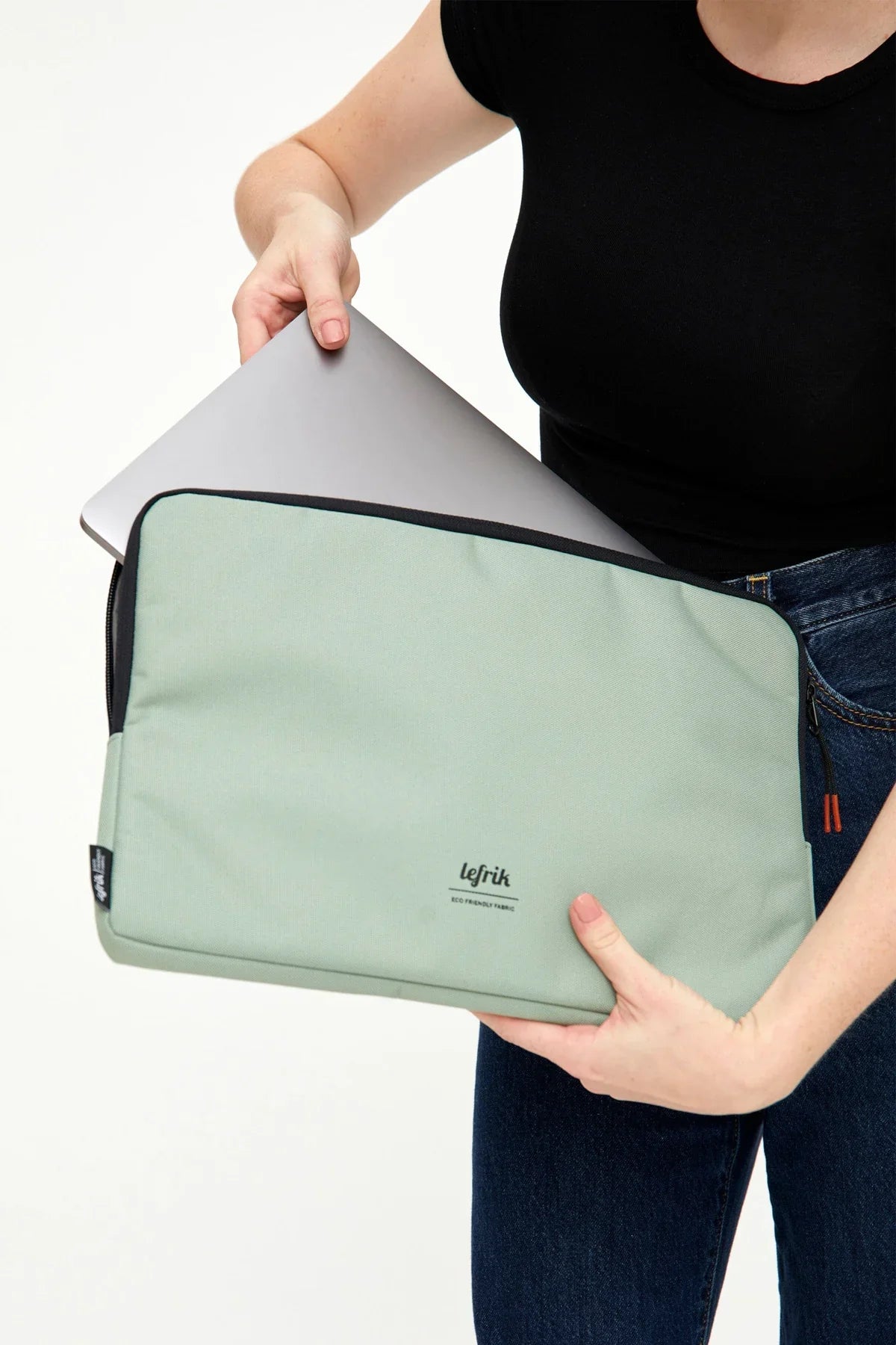 Grüne Laptoptasche Capture Sage aus recyceltem PET von Lefrik
