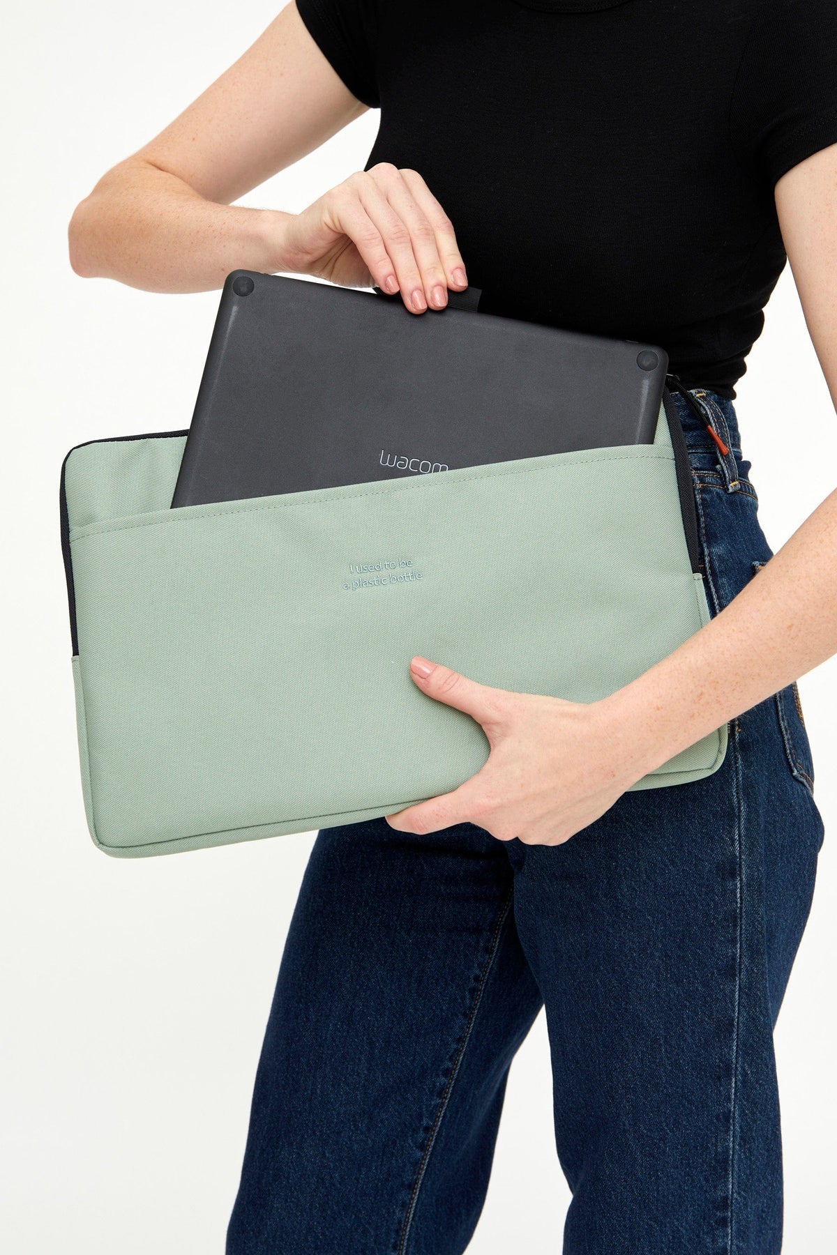 Grüne Laptoptasche Capture Sage aus recyceltem PET von Lefrik