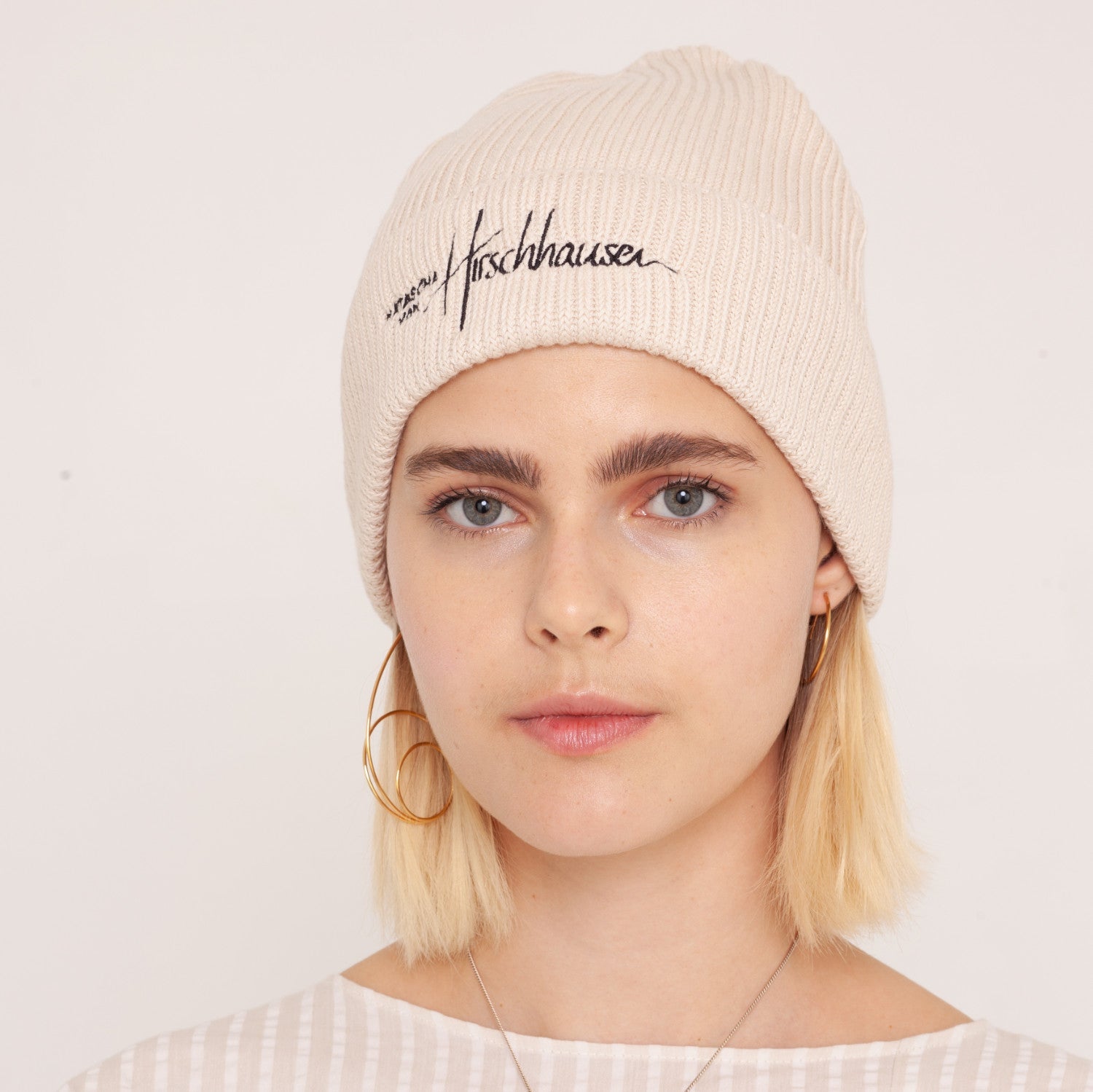 Bestickte Beanie aus Bio-Baumwolle