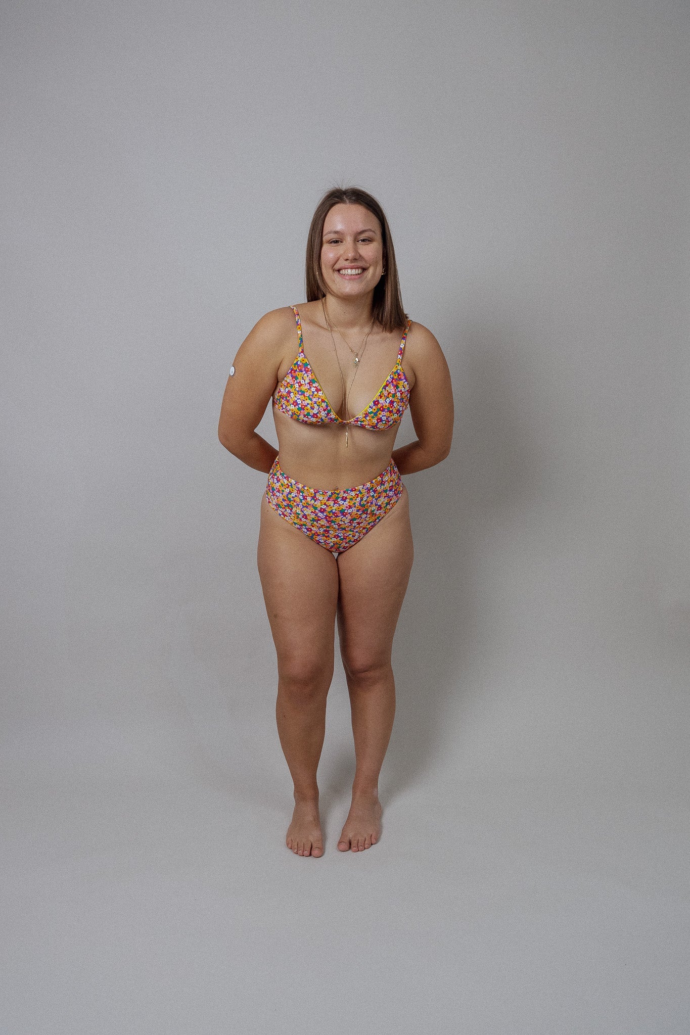 Buntes High-waisted Bikini-Unterteil Toni aus regeneriertem Nylon von Tias & Olives