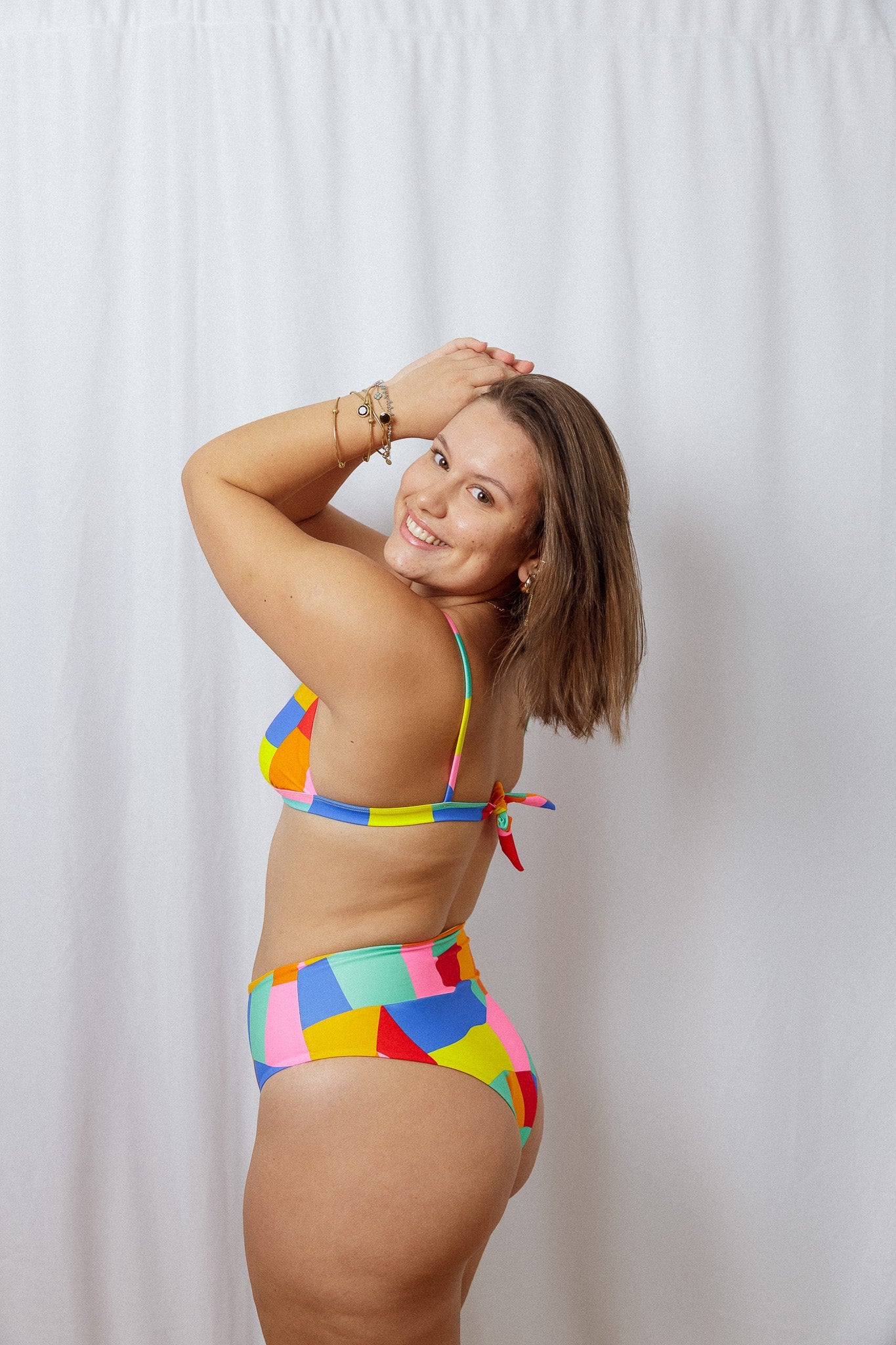 Buntes Bikini-Oberteil Tiago aus regeneriertem Nylon von Tias & Olives