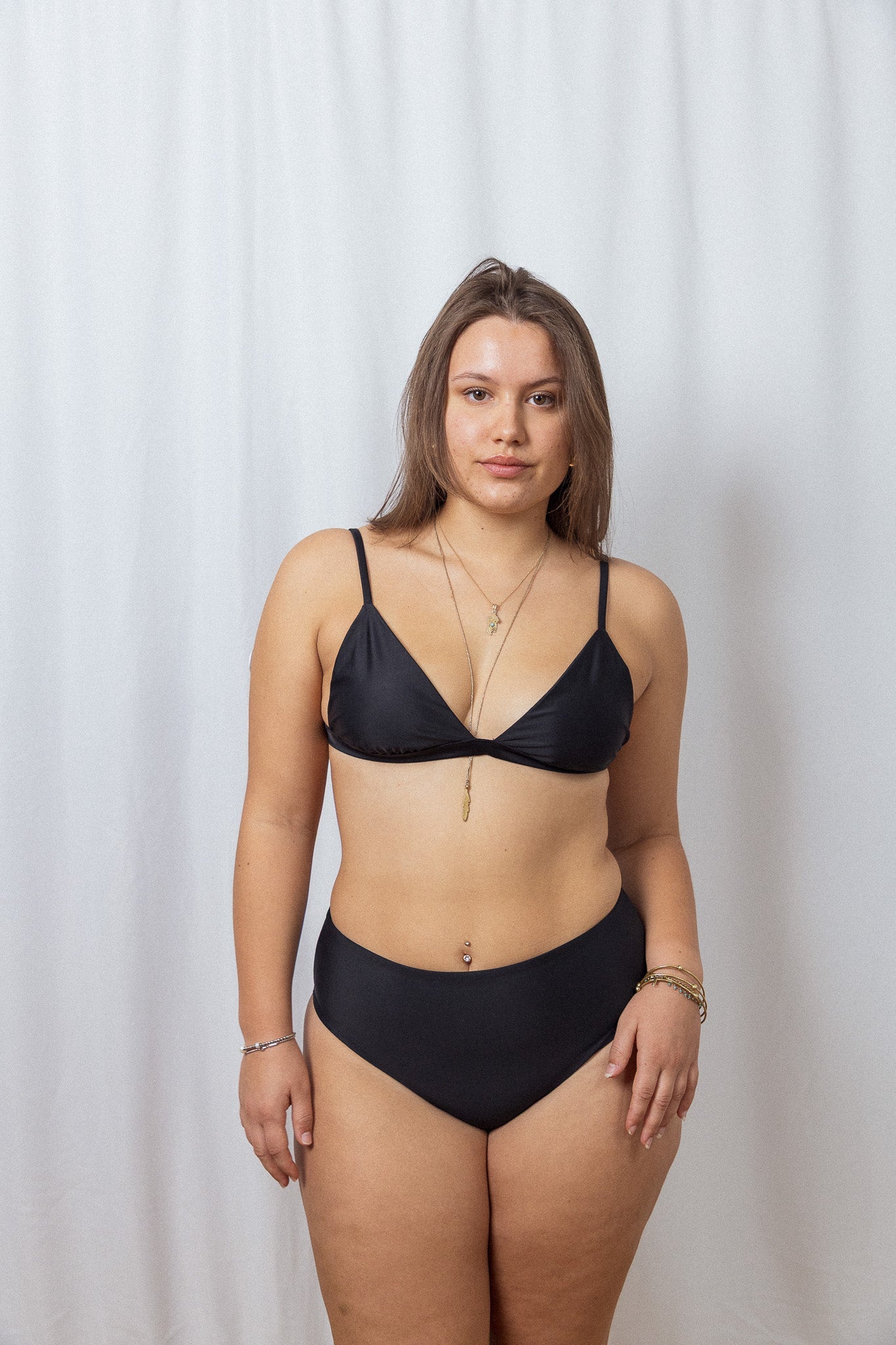 Schwarzes Bikini-Oberteil Tiago aus regeneriertem Nylon von Tias & Olives