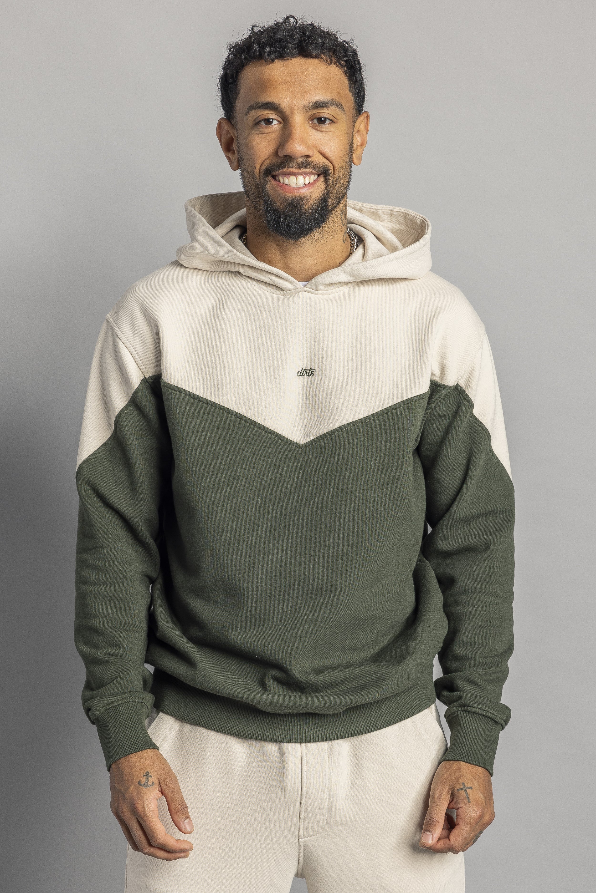 Color Block Hoodie in Oat milk & moss green von Dirts