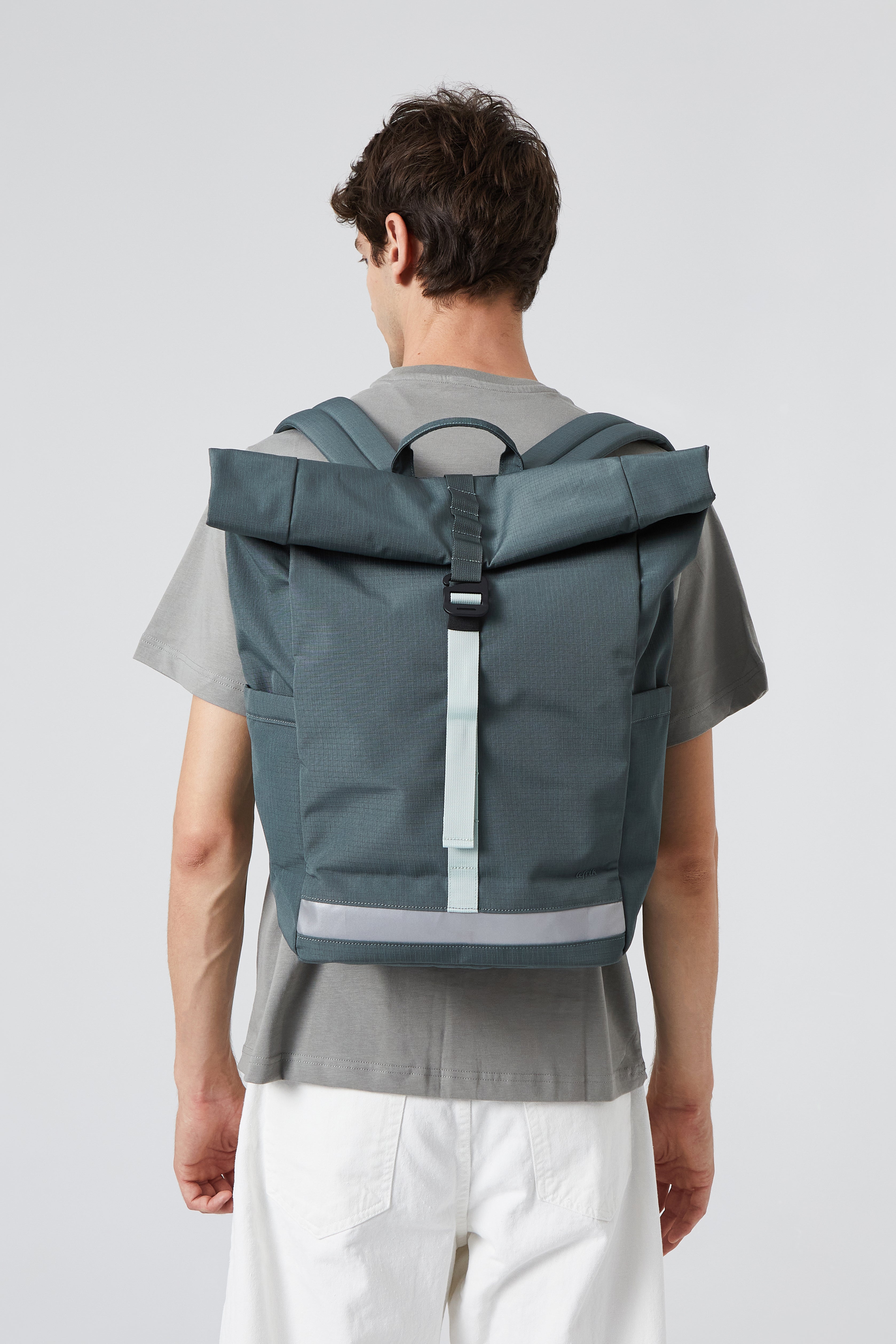 Blauer Rucksack Lars Roll Vandra aus recycelten PET-Flaschen von Lefrik