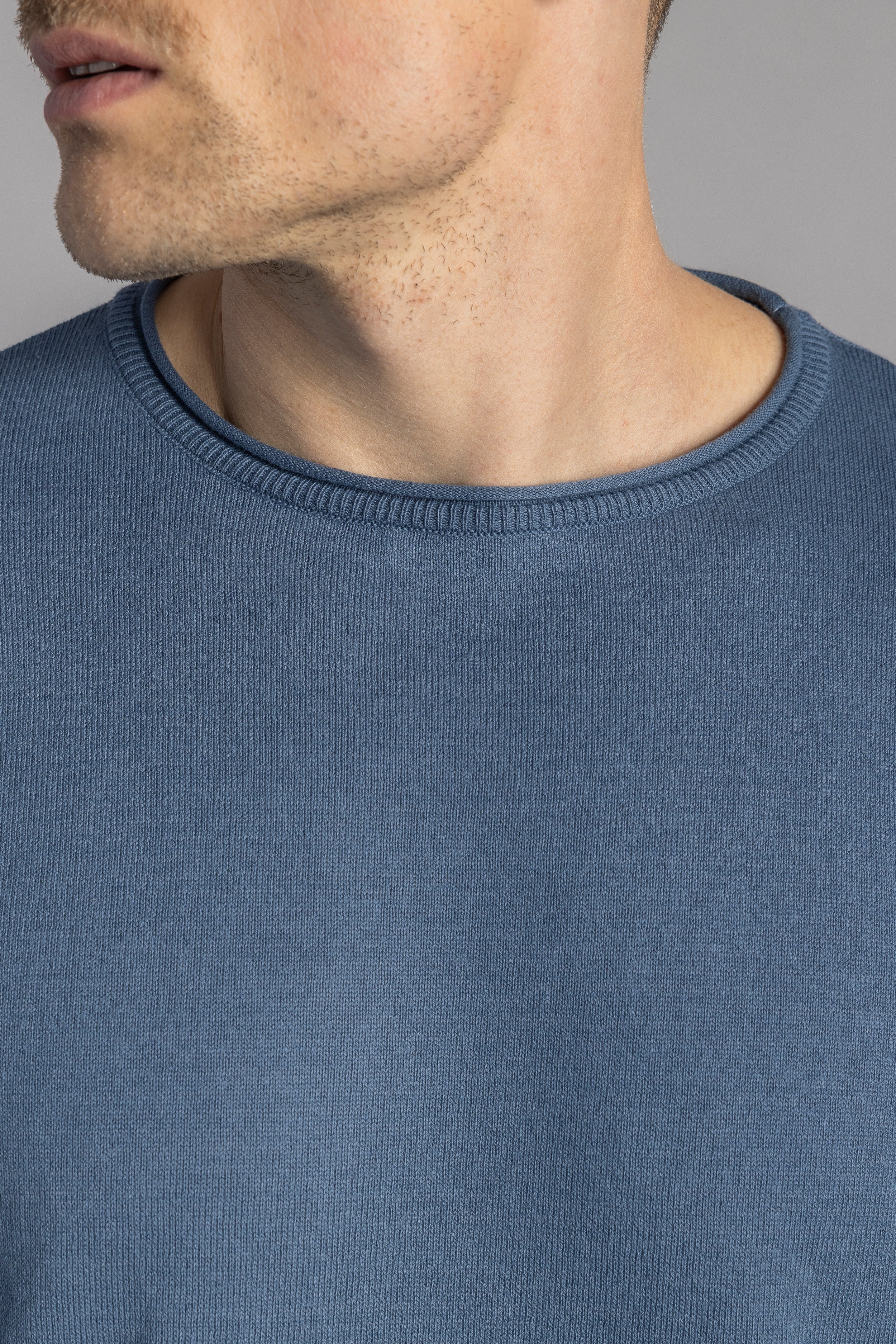Blue knitted long-sleeve sweater made of 100% organic cotton from DIRTS