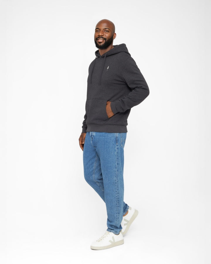 Sweat à capuche noir Tree en coton biologique par Nikin