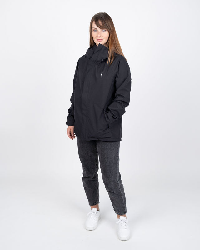 TreeJacket Rain Women Black en polyester recyclé par Nikin