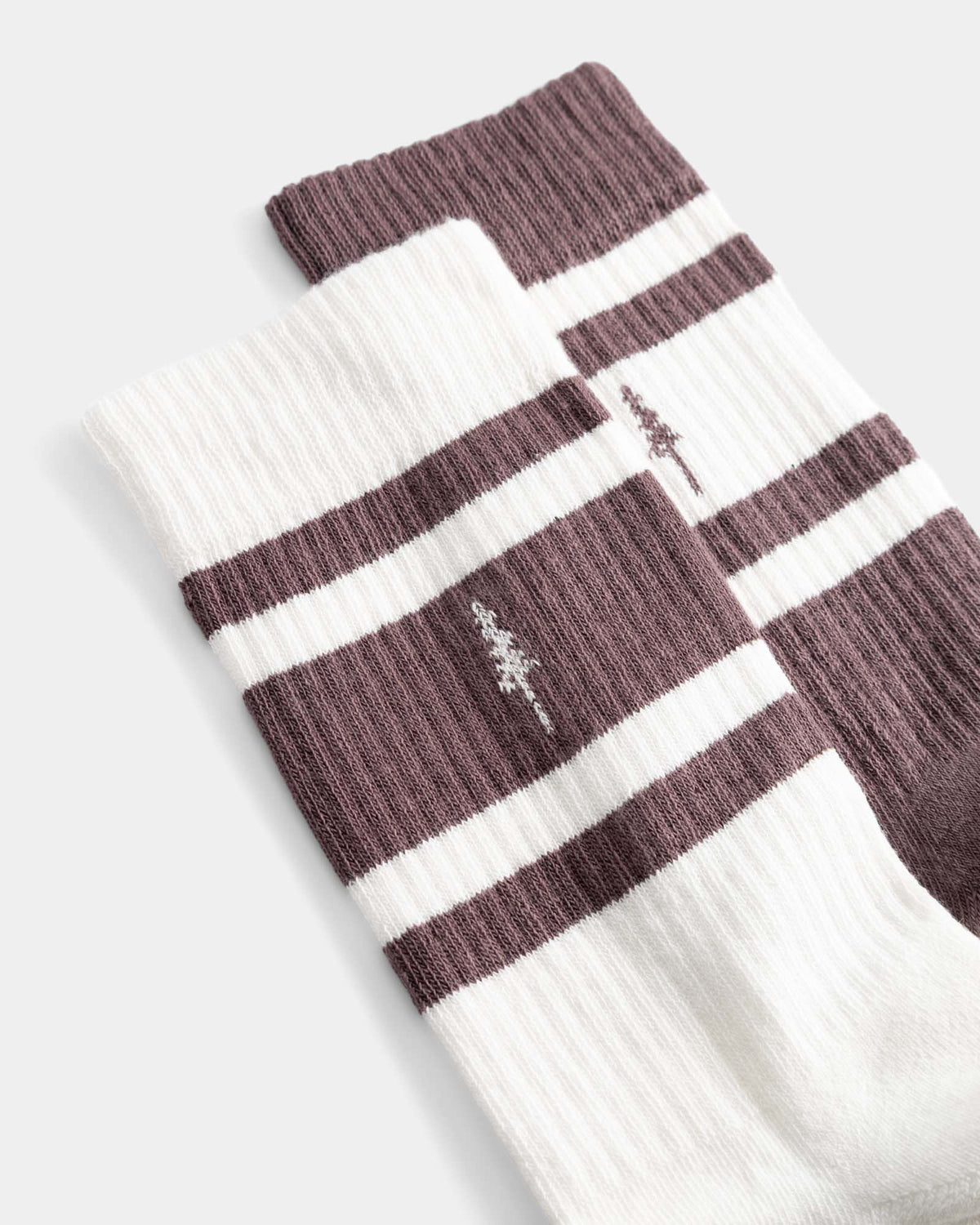 NIKIN TreeSocks Socken im 2er-Pack, gerippt und gestreift, aus Bio-Baumwolle, gestreift in den Farben Kakao und Off-White.