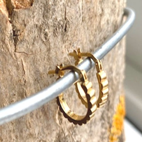 INGRANAGGI mini hoop earrings with clasp
