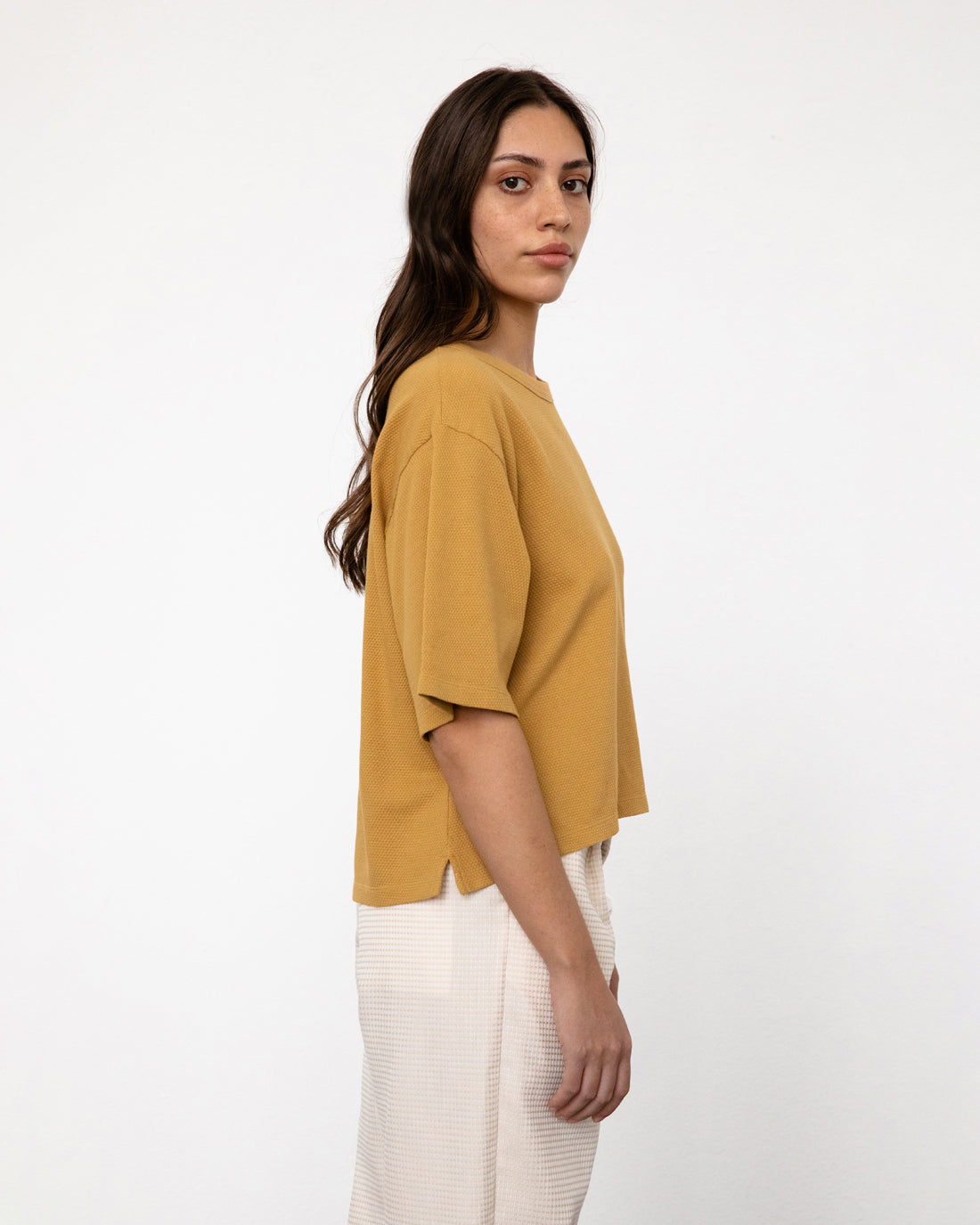 Gelbes kurzes Waffel T-Shirt aus 100% Bio-Baumwolle von Rotholz