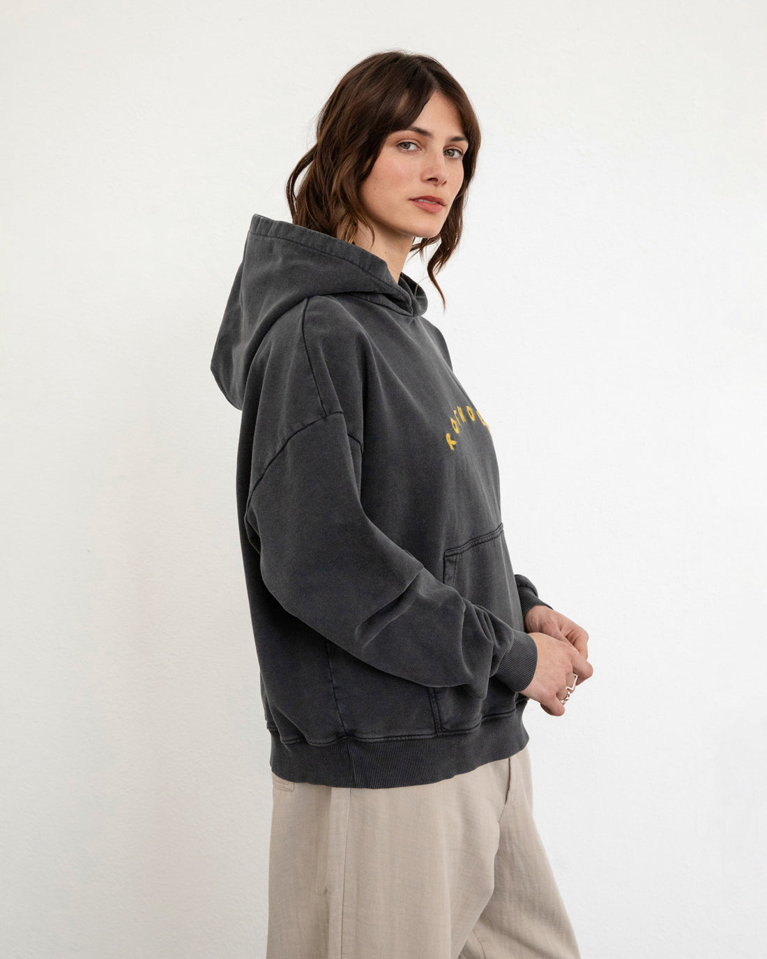 Black sweater logo made of 100% organic cotton by Rotholz