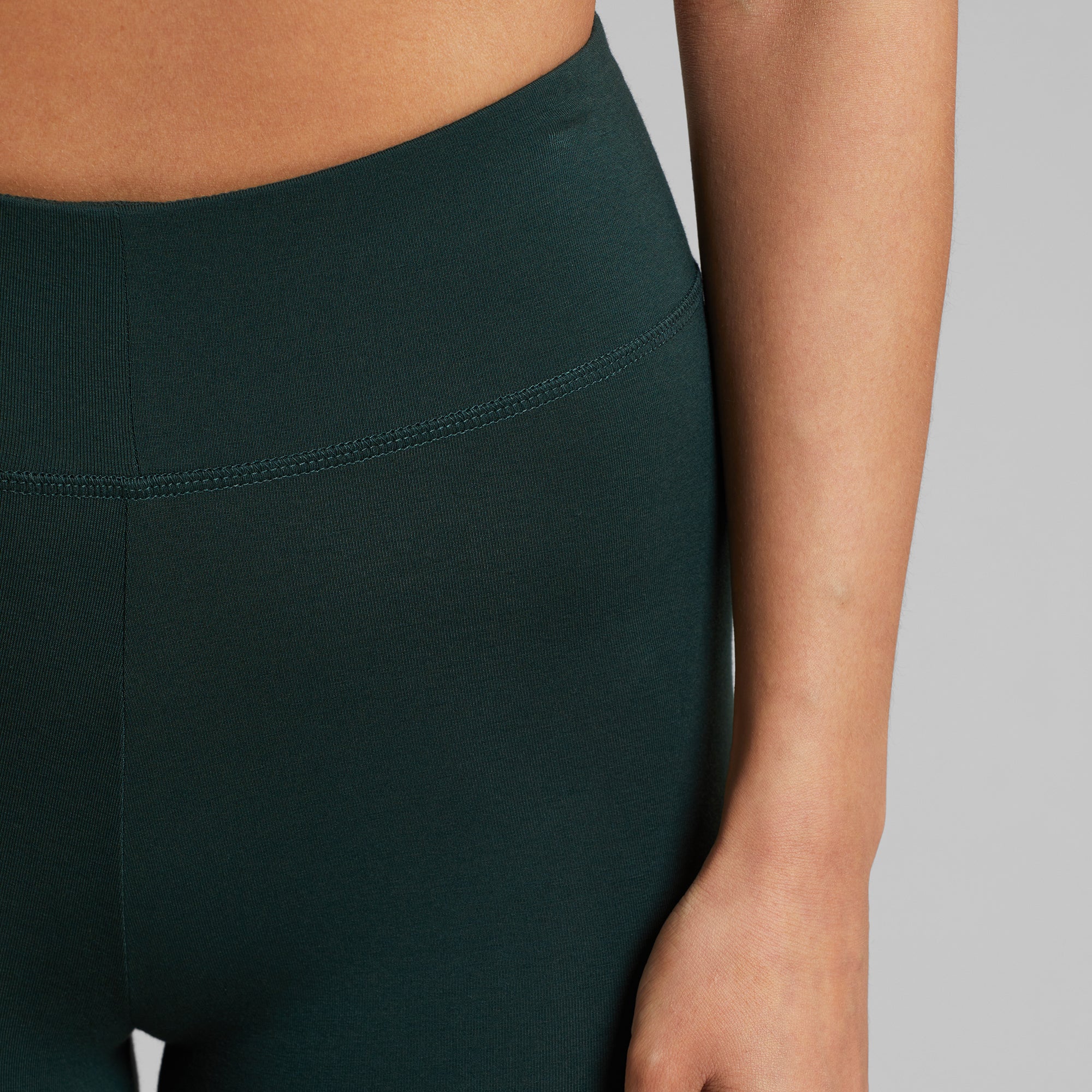 Leggings aus Bio Baumwolle und Tencel™ von Dedicated in dunklem grün