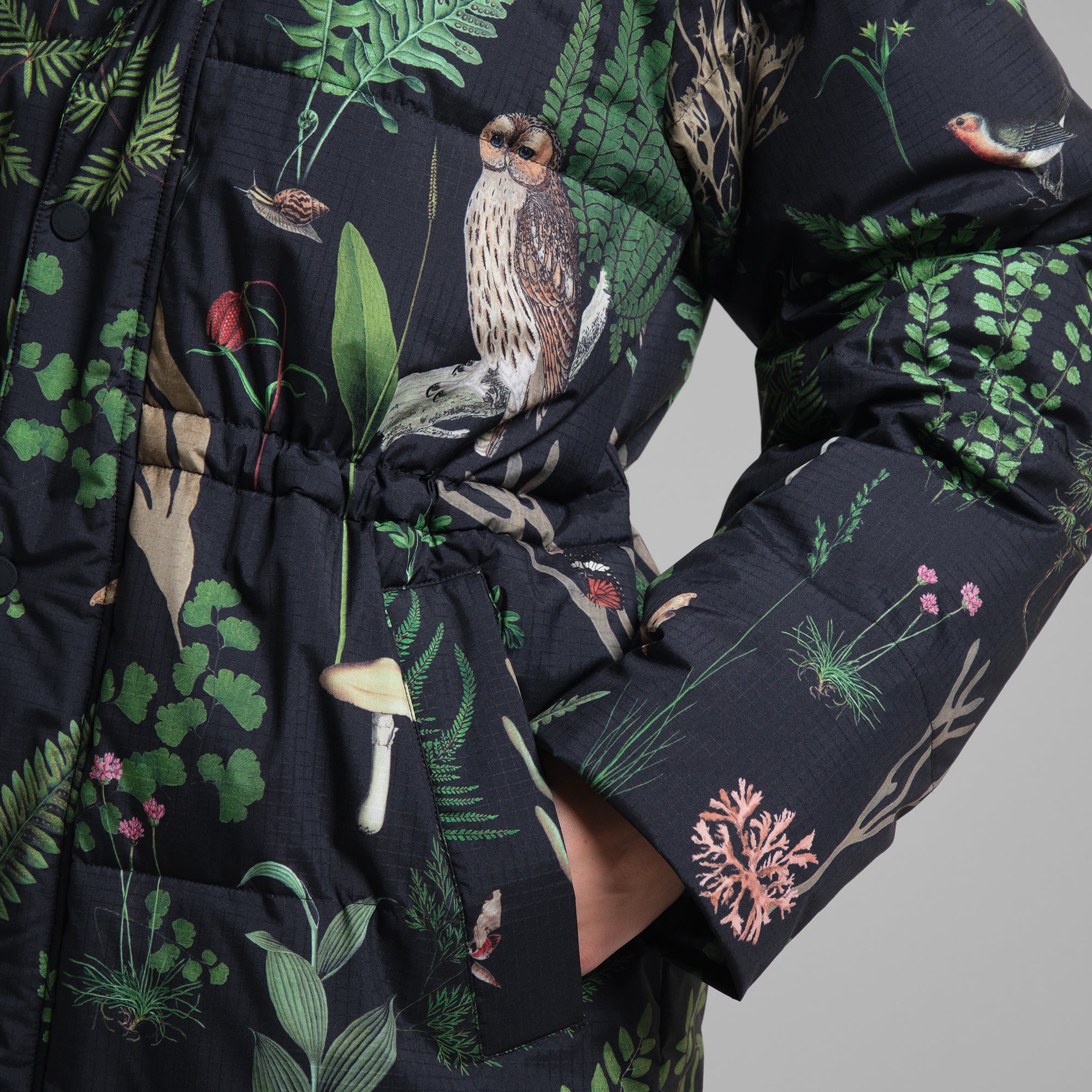 Parka Karmas Secret Garden aus recycleten Materialien von Dedicated in bunt