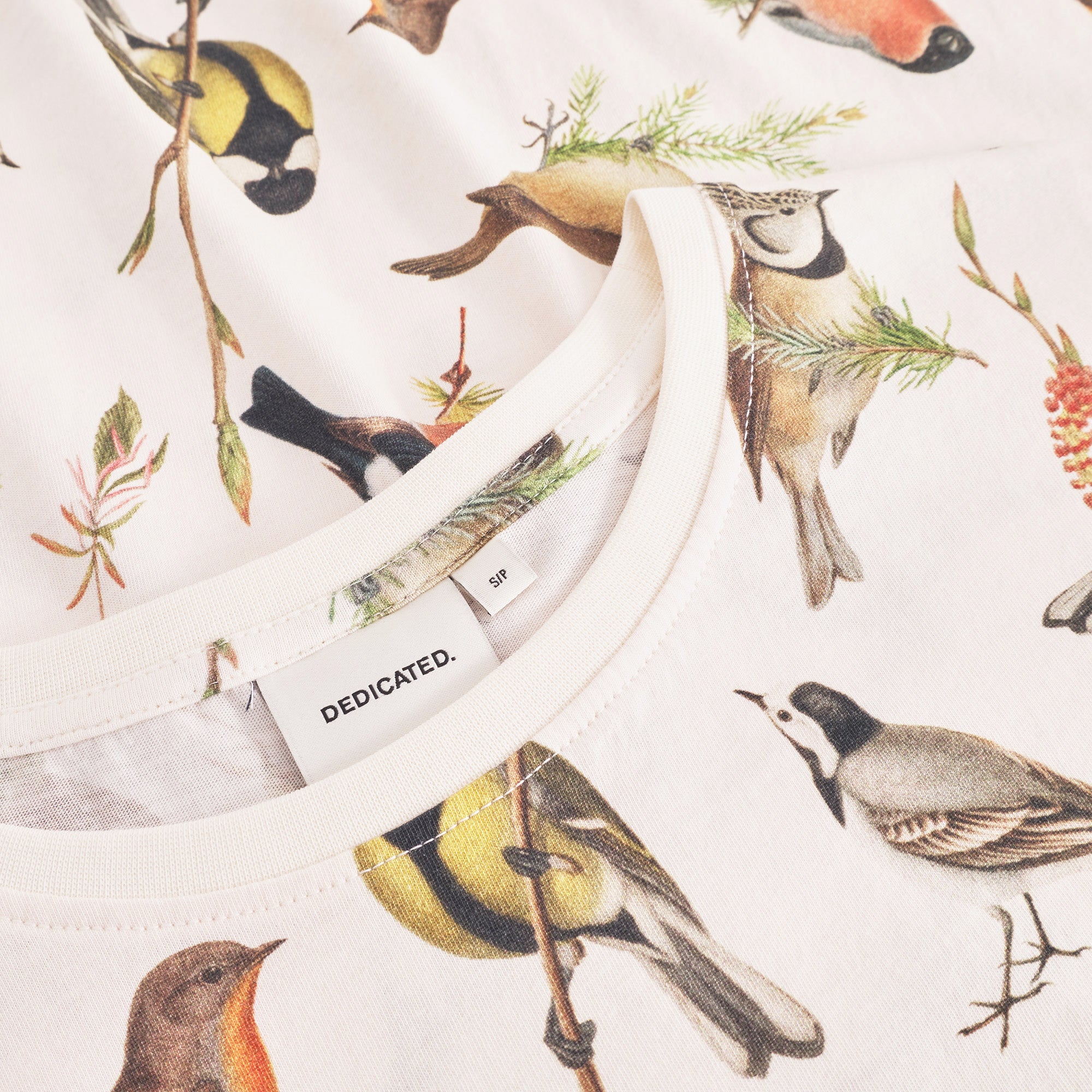 T-Shirt Visby Autumn Birds aus Bio Baumwolle von Dedicated in offwhite mit hellem Print