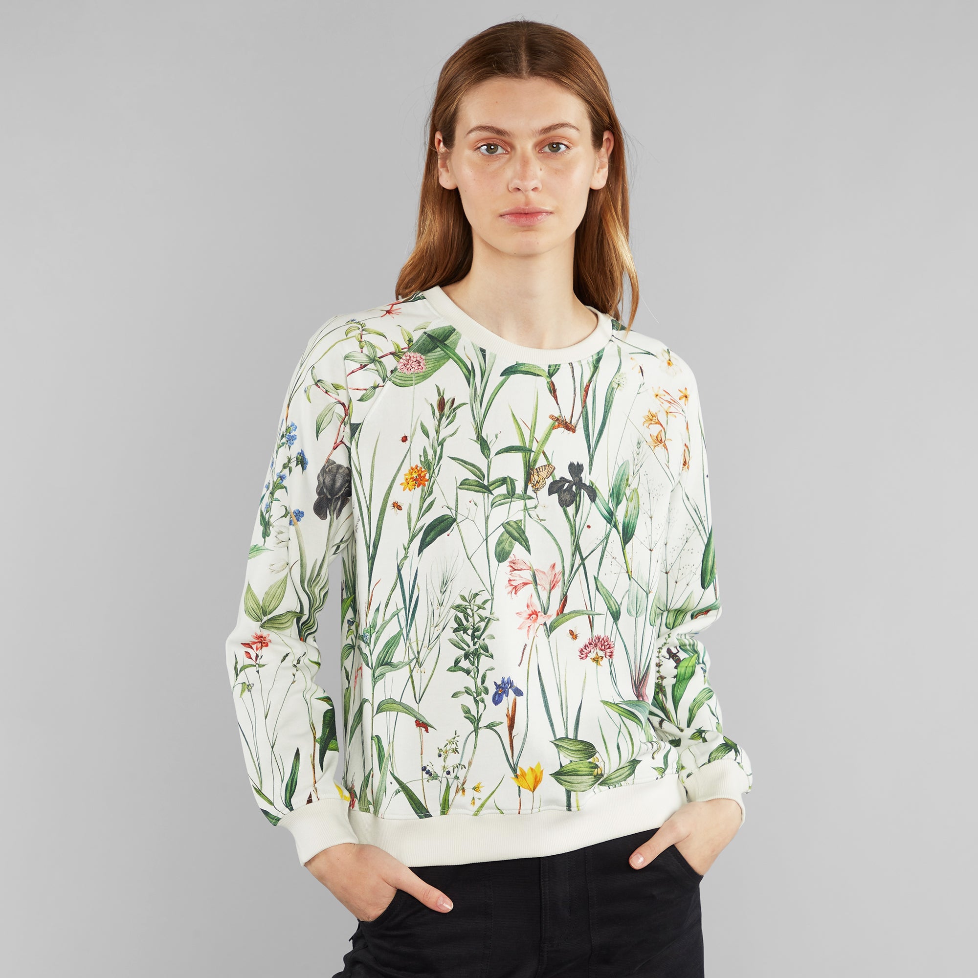 Sweatshirt Ystad Flower Field aus 100% Bio Baumwolle von Dedicated mit Blumen-Druck