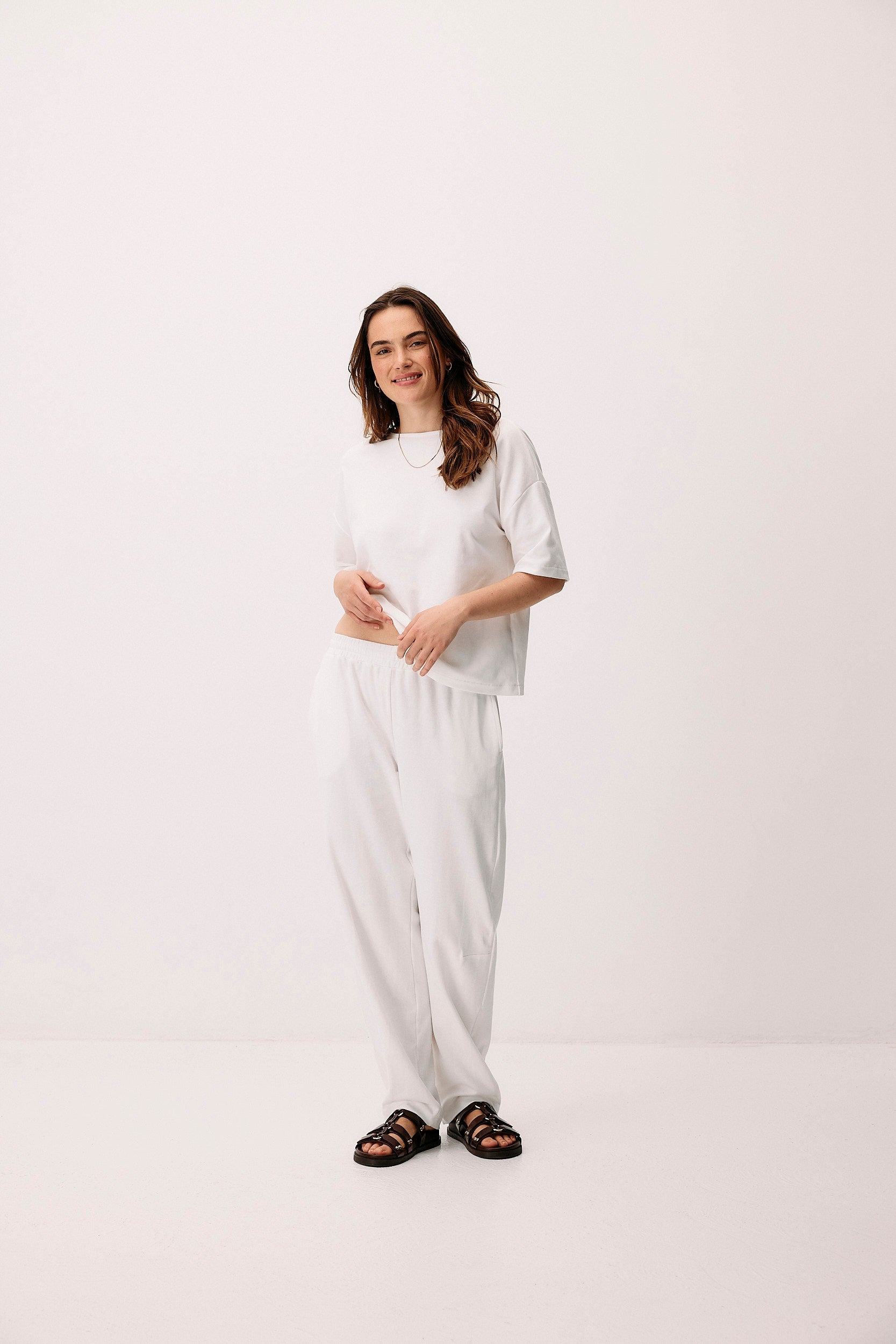 White, reversible T-shirt Pure made of 100% organic cotton by Moya Kala