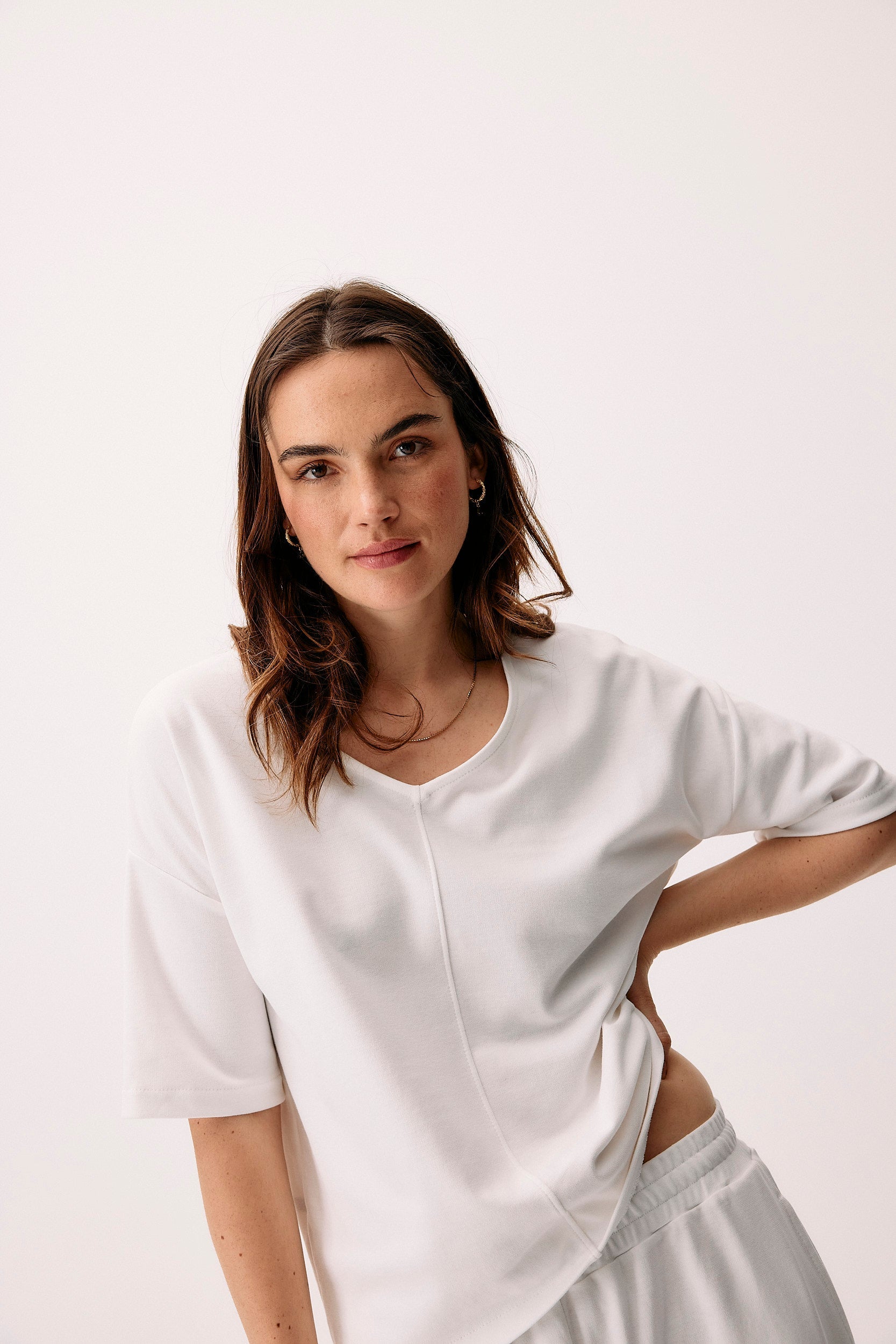 White, reversible T-shirt Pure made of 100% organic cotton by Moya Kala