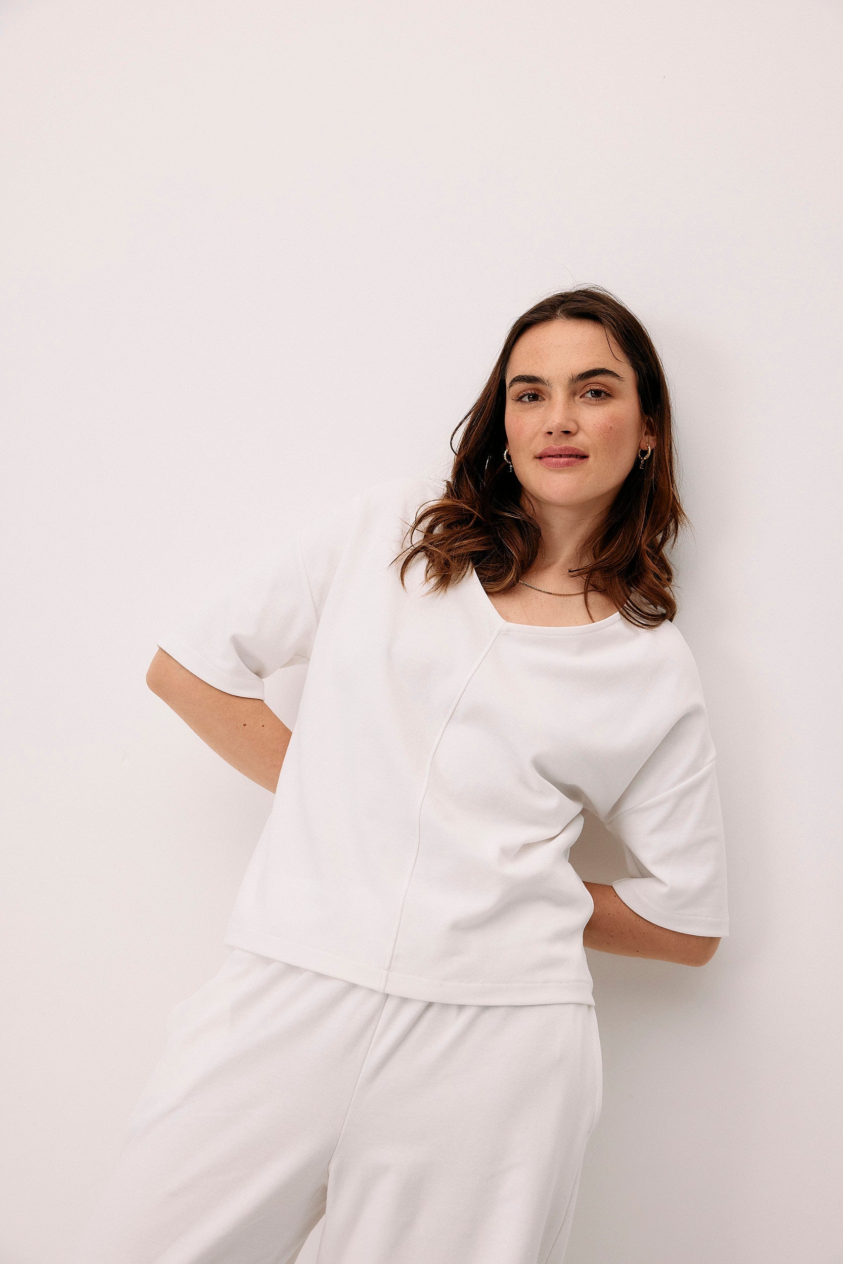 White, reversible T-shirt Pure made of 100% organic cotton by Moya Kala