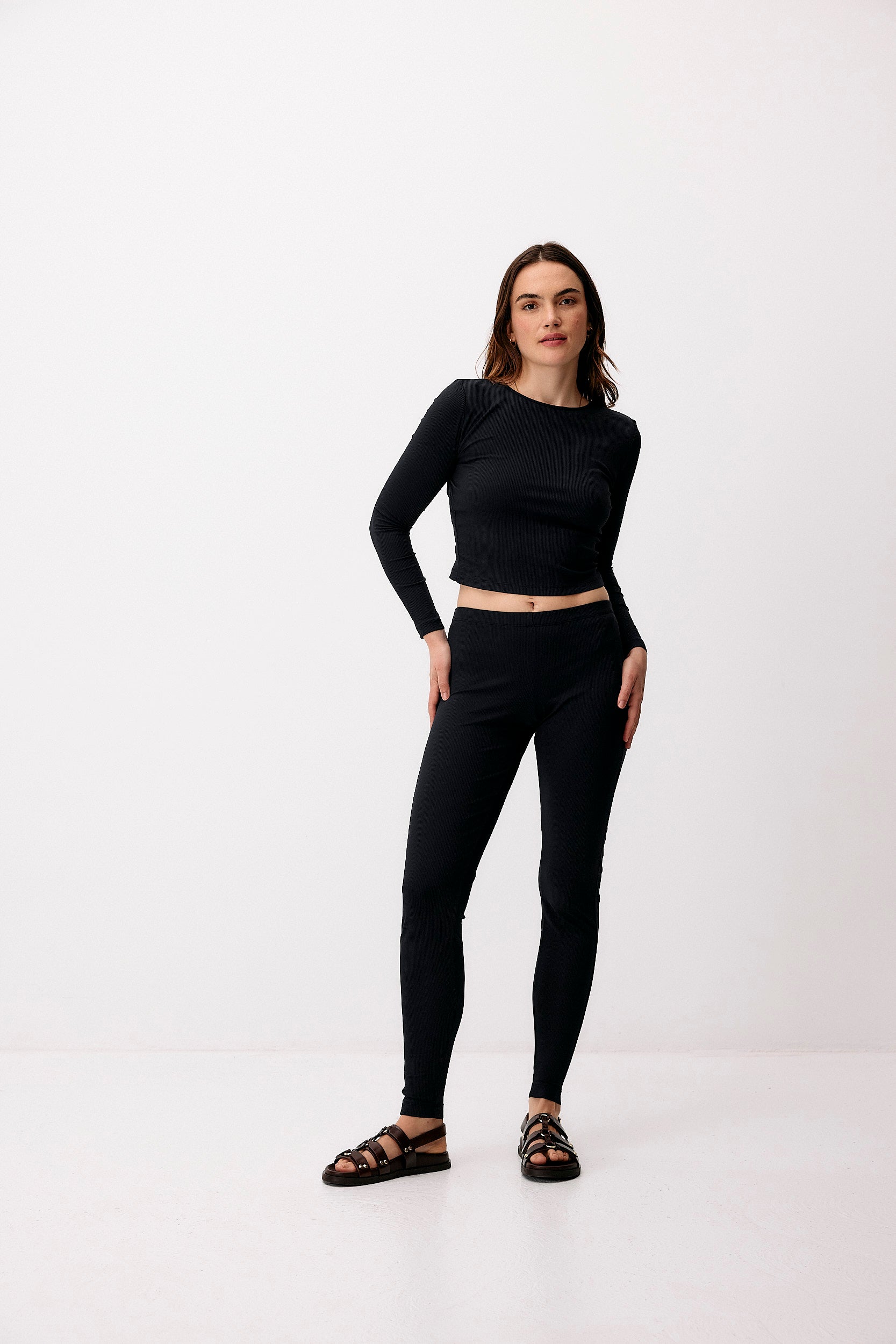 Dark blue hybrid leggings made of recycled polyamide by Moya Kala