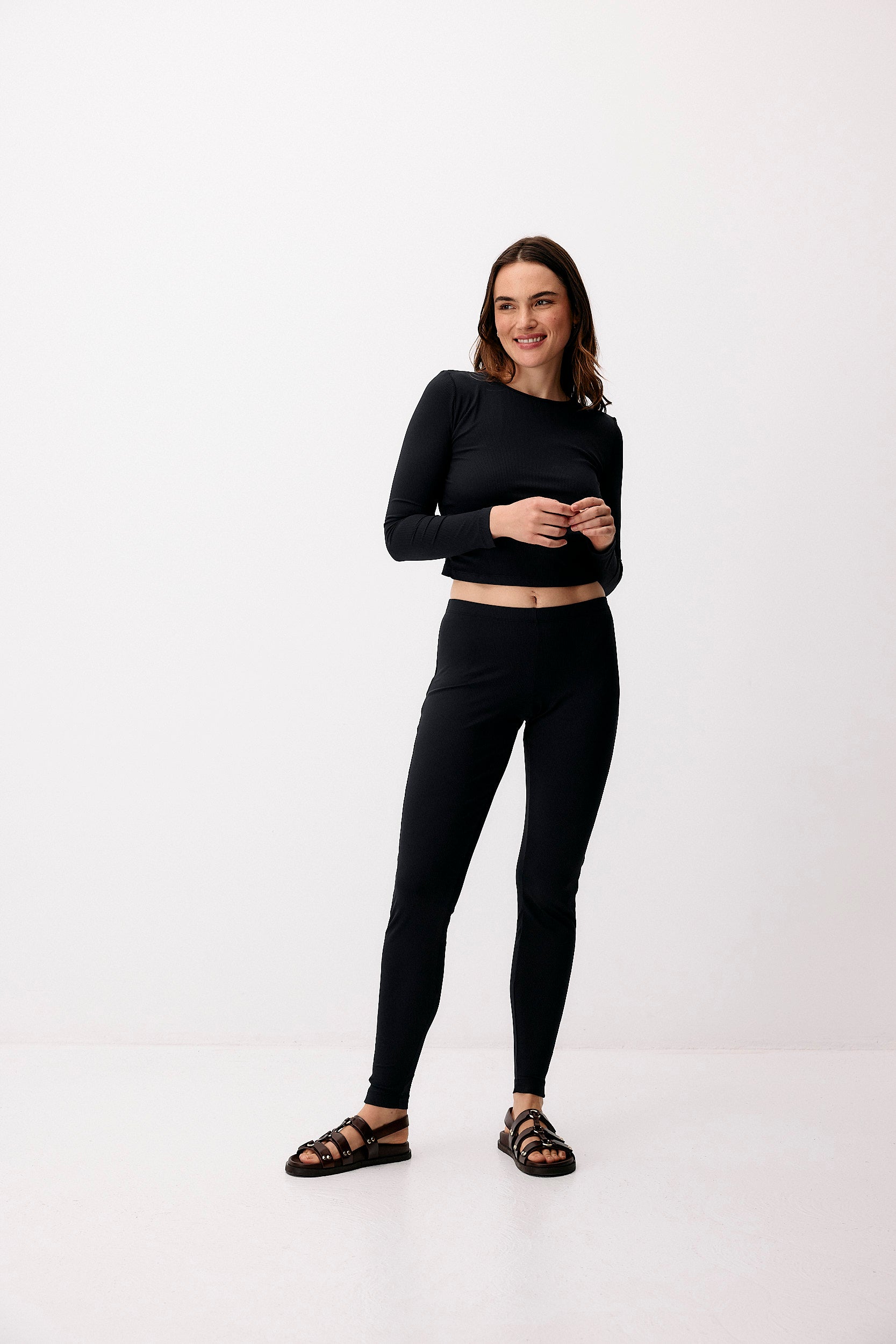 Dark blue hybrid leggings made of recycled polyamide by Moya Kala